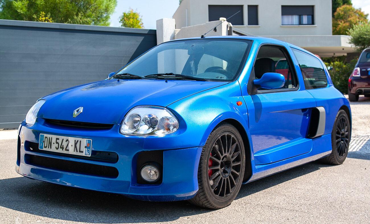 2005 Renault Clio V6 for Sale – Iconic Mid-Engine Hot Hatch