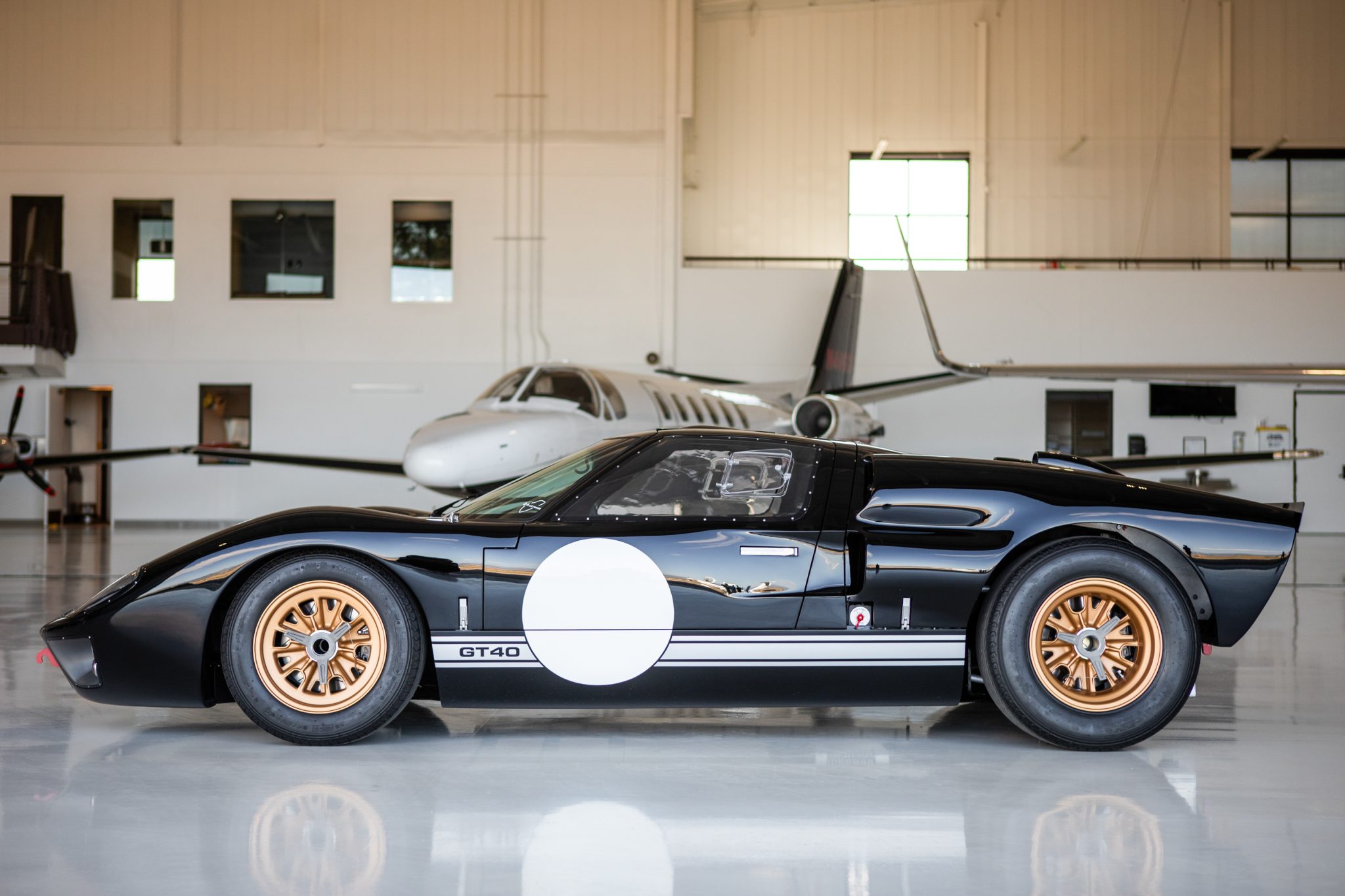 1966 Ford GT40 Replica for Sale – Legendary Le Mans Inspired V8 Sports Coupe