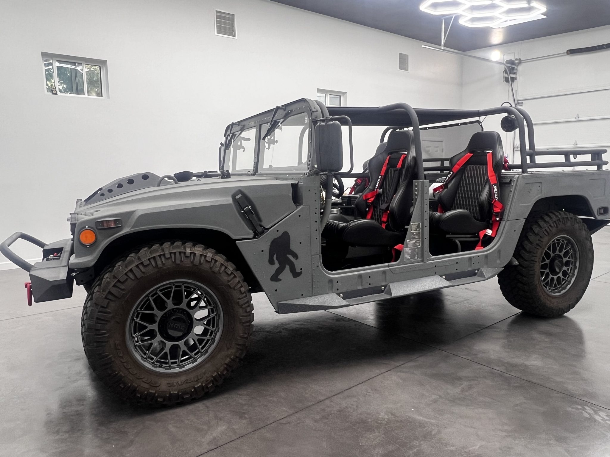 AM General M1123 HMMWV Open Top zu verkaufen – Legendäres militärisches 4x4 Nutzfahrzeug