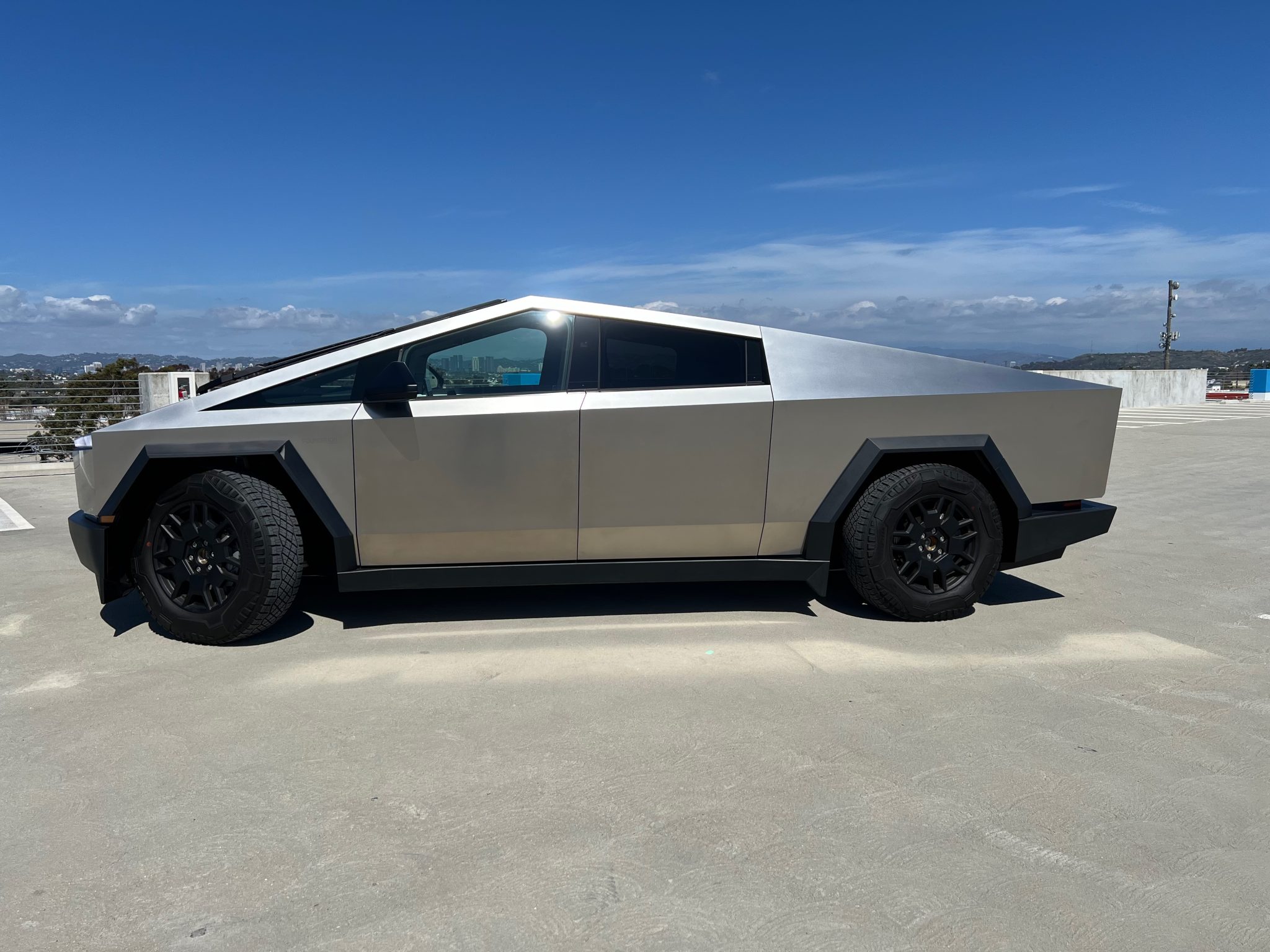 2024 Tesla Cybertruck for Sale – Futuristic Electric Pickup Icon