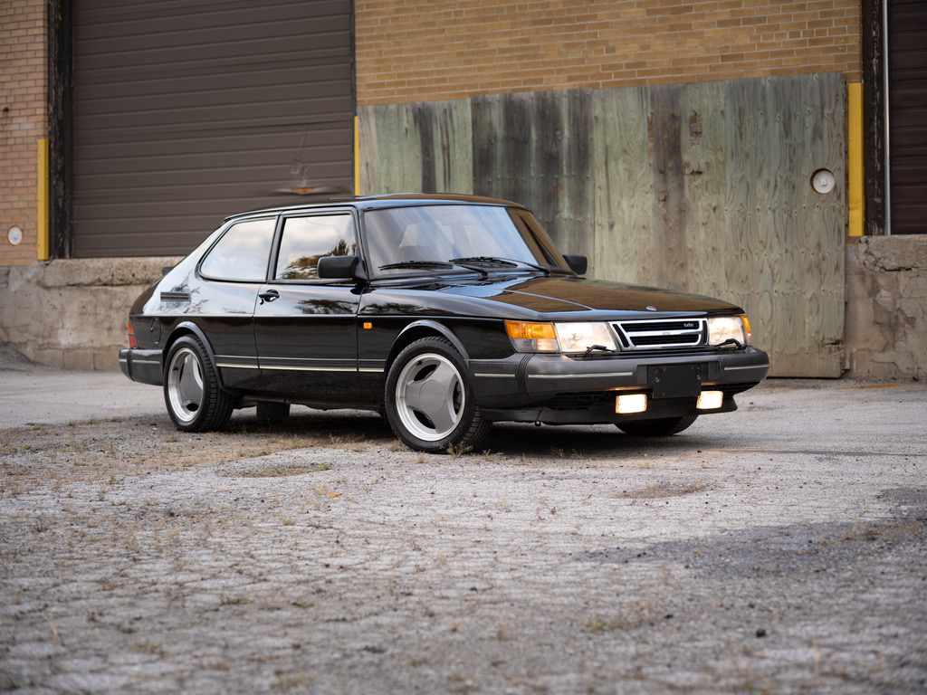 1993 Saab 900 for Sale – Classic Swedish Hatchback with Distinctive Turbo-Era Character
