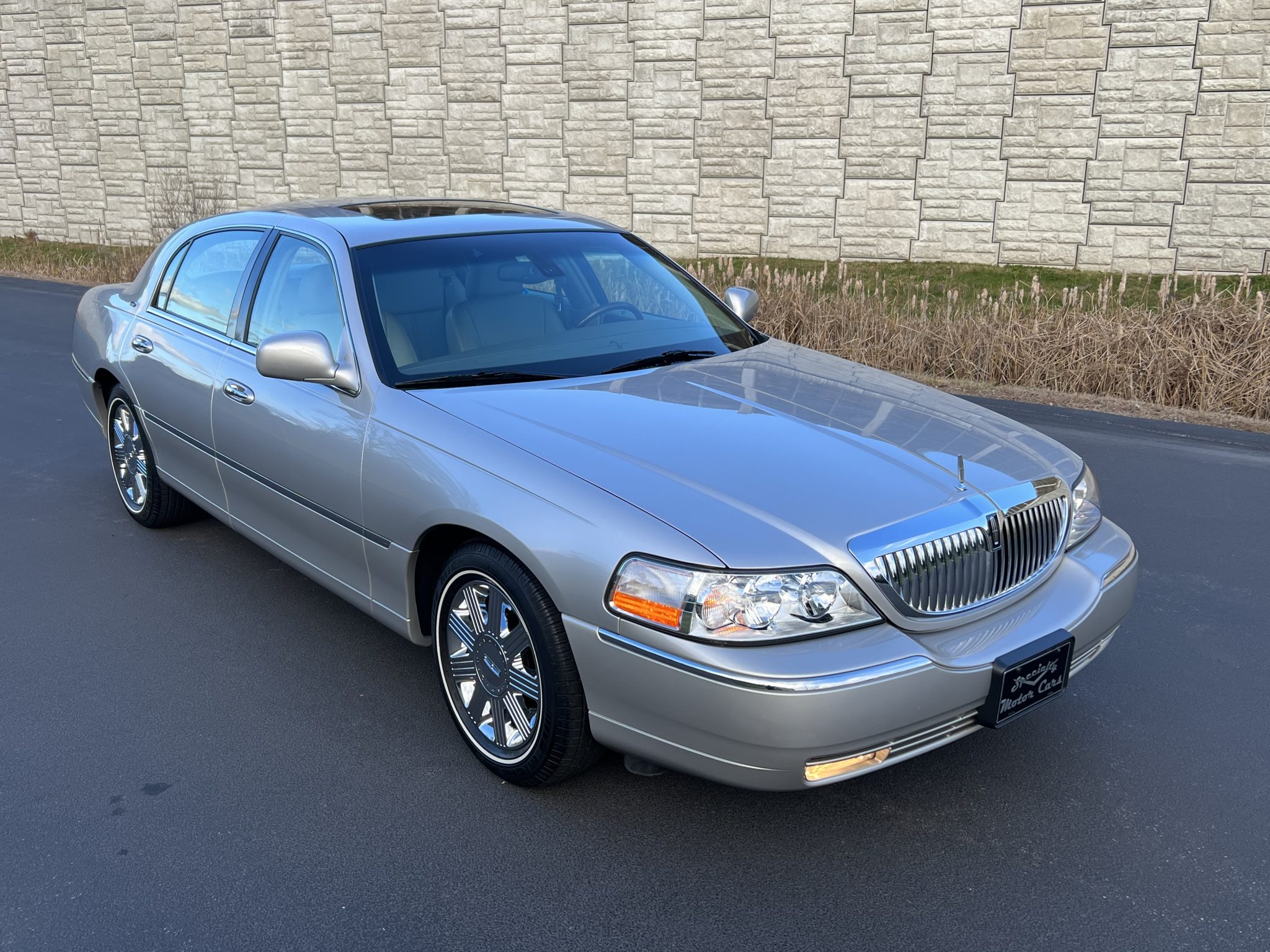 2003 Lincoln Town Car for Sale – Classic American Luxury Sedan