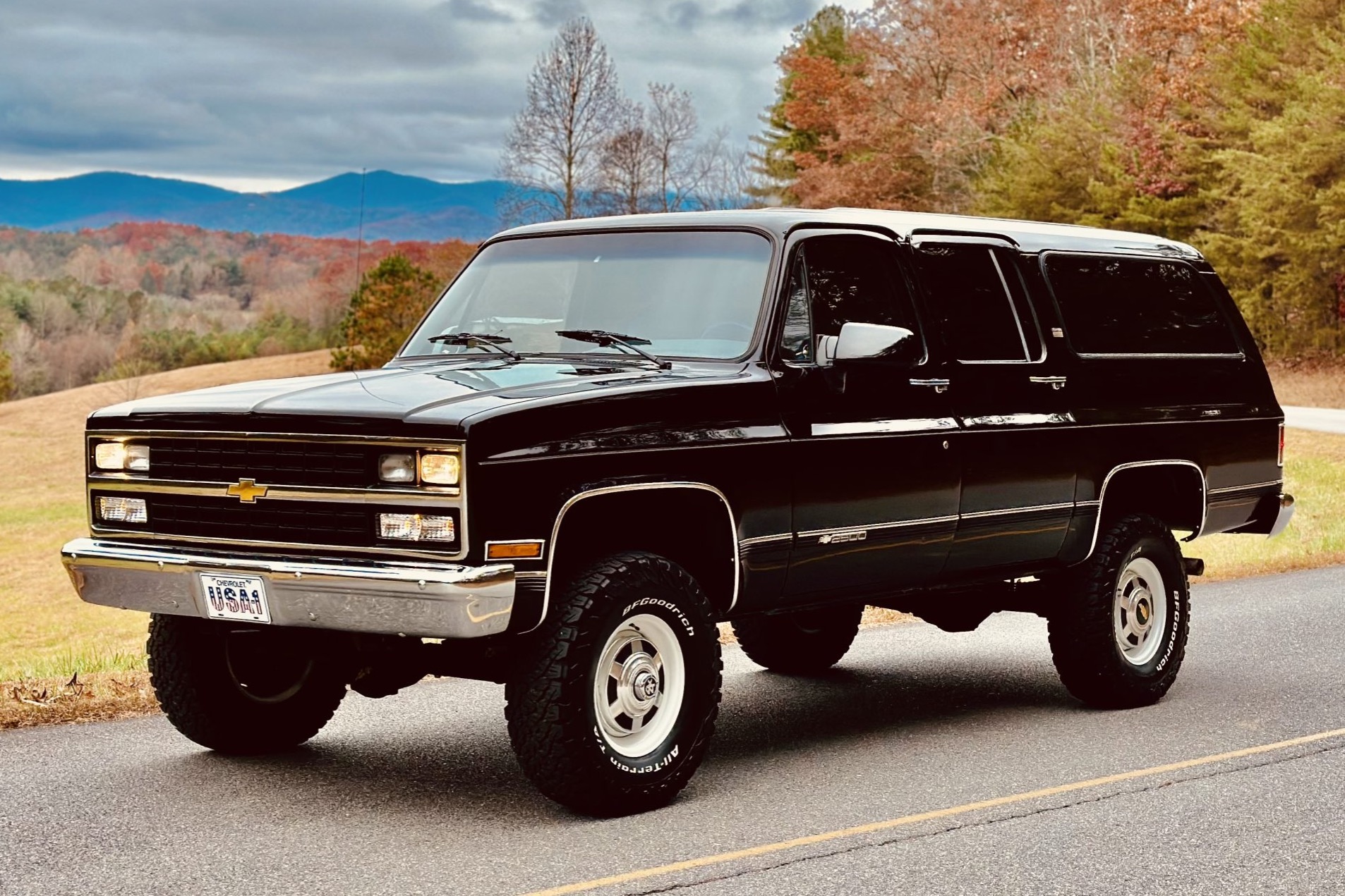 1990 Chevrolet Suburban for Sale – Classic Square-Body SUV Icon