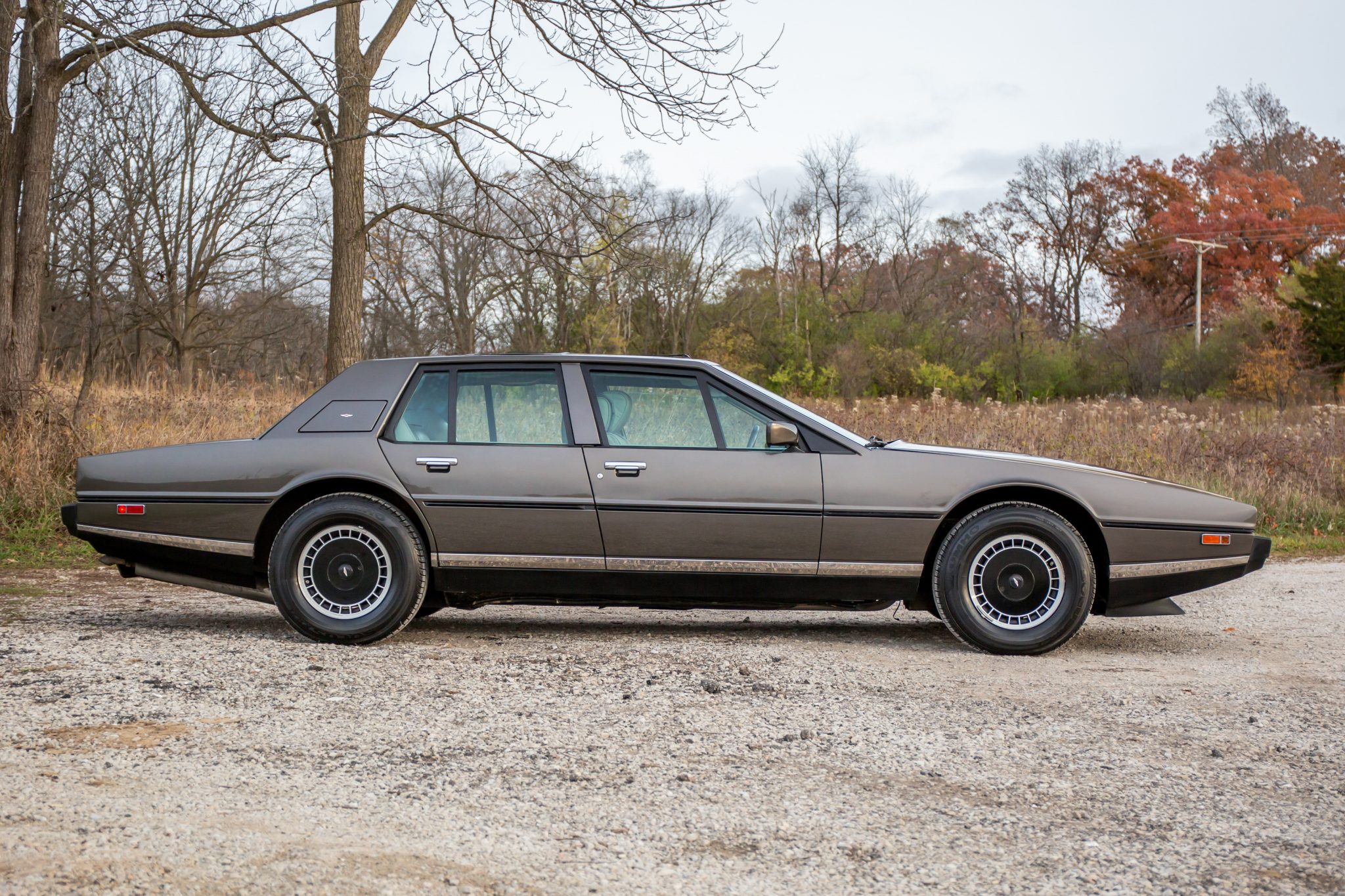 1985 Aston Martin Lagonda for Sale – Futuristic British Luxury Icon
