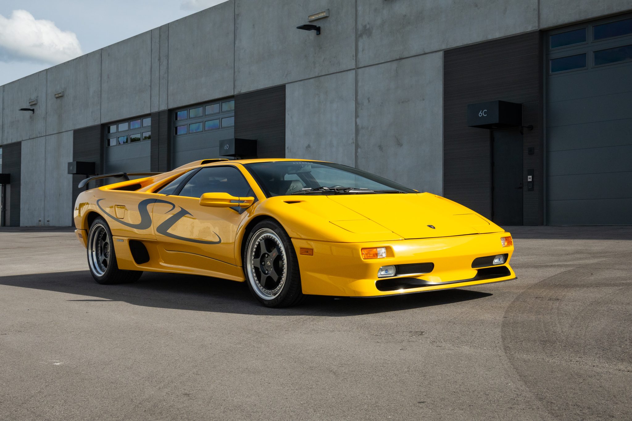 Lamborghini Diablo 1998 zu verkaufen – Ikonischer italienischer V12-Supersportwagen
