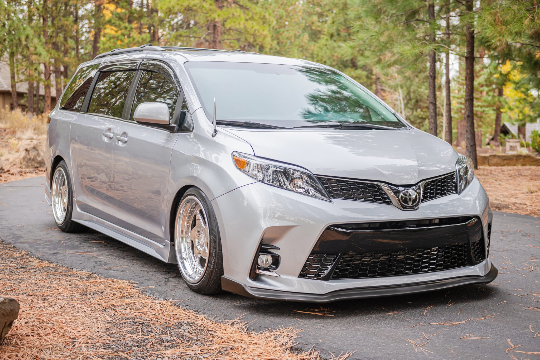 2012 Toyota Sienna V6 SE for Sale – Practical Sport-Styled Family Van