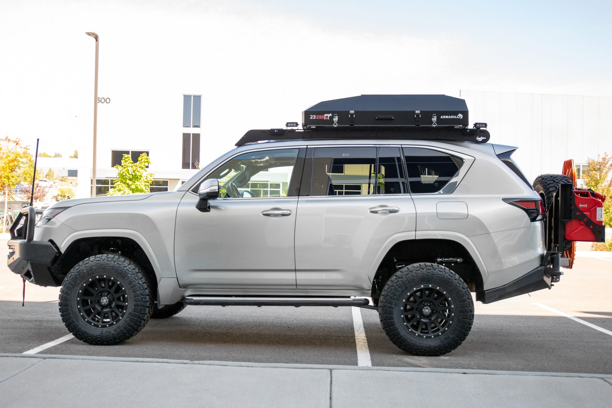 Lexus LX (J310) 2022 à vendre – Préparation overland biturbo argentée