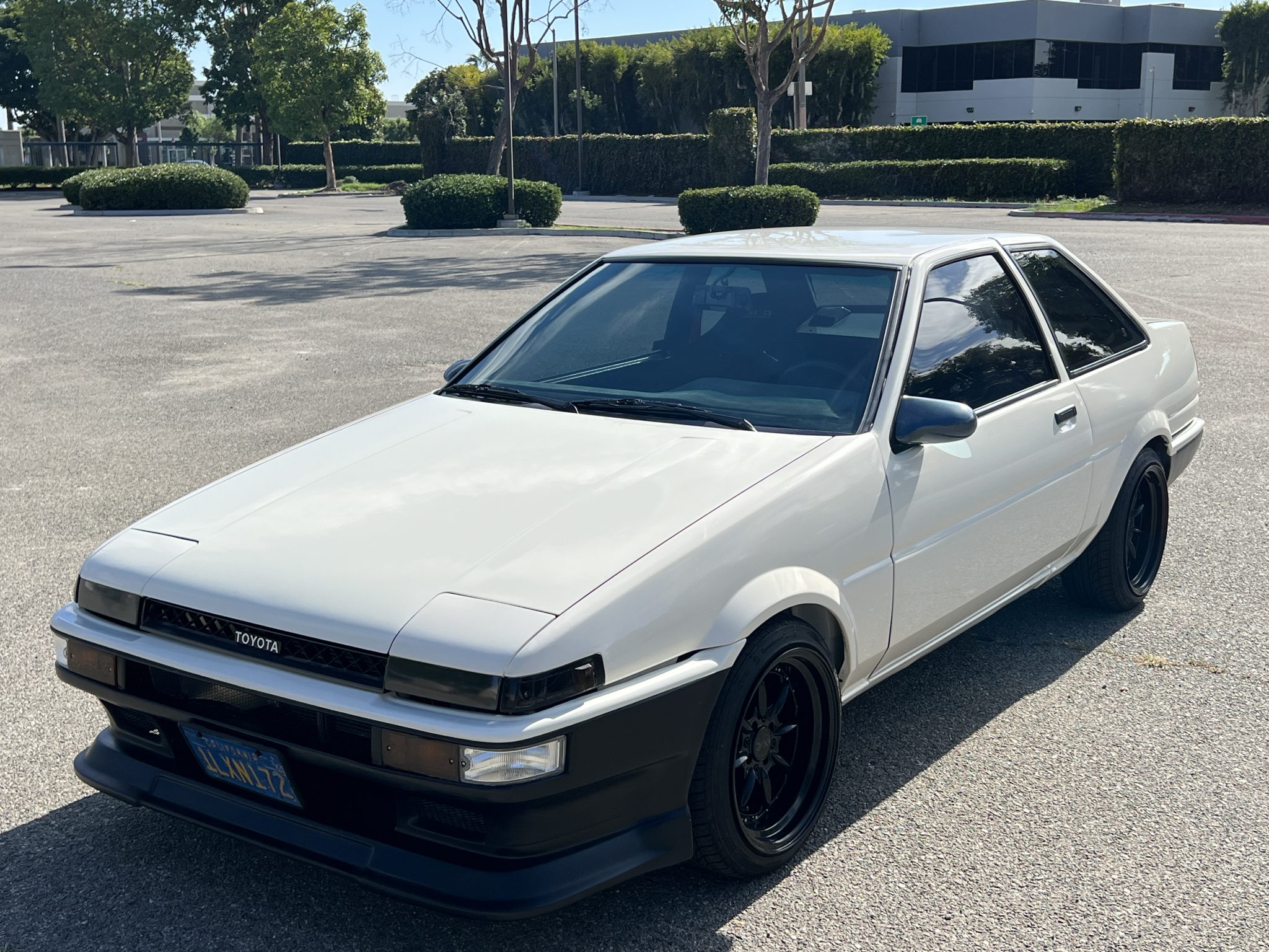 Toyota Corolla 1985 à vendre – Restomod blanc VTEC à six rapports