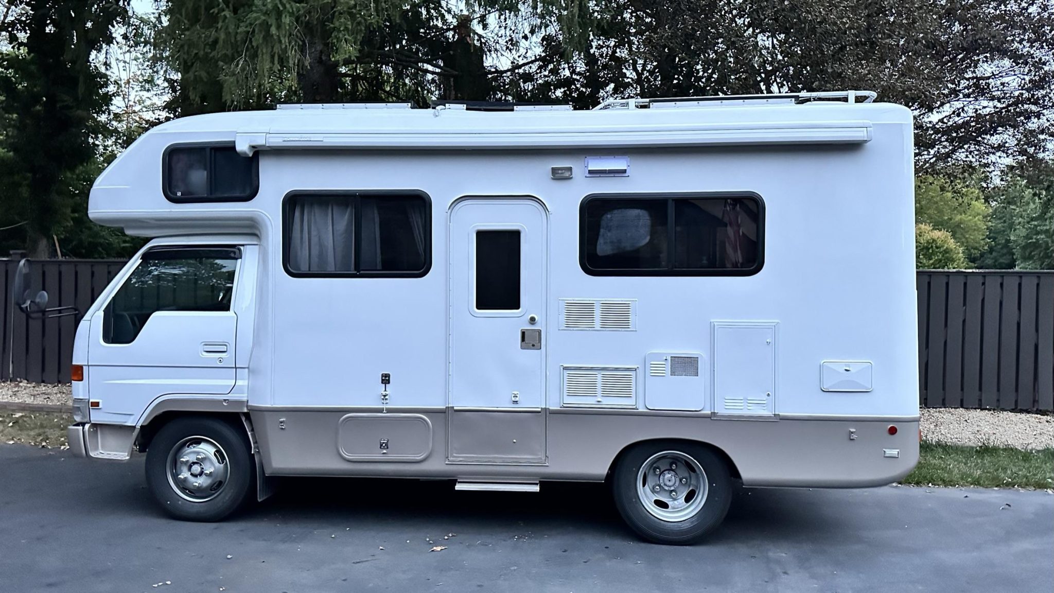 1997 Toyota ToyoAce for Sale – Diesel Dually Expedition Camper
