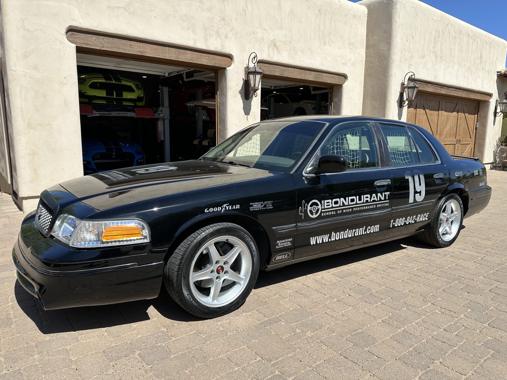 Ford Crown Victoria 2000 à vendre – Berline école avec V8 DOHC et boîte manuelle