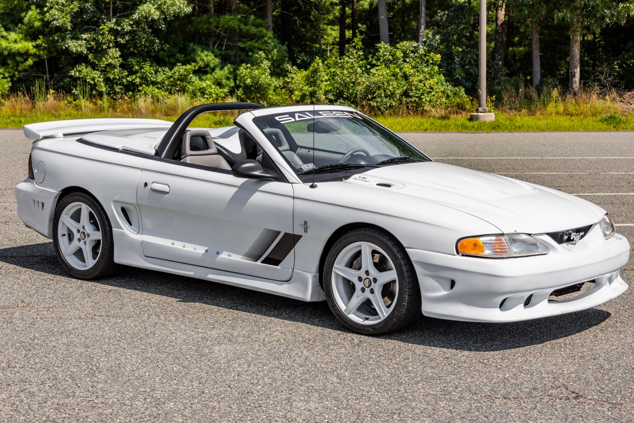1997 Ford Mustang SN95 1994-2004 zu verkaufen – Crystal White Saleen S351 Kompressor-Cabriolet