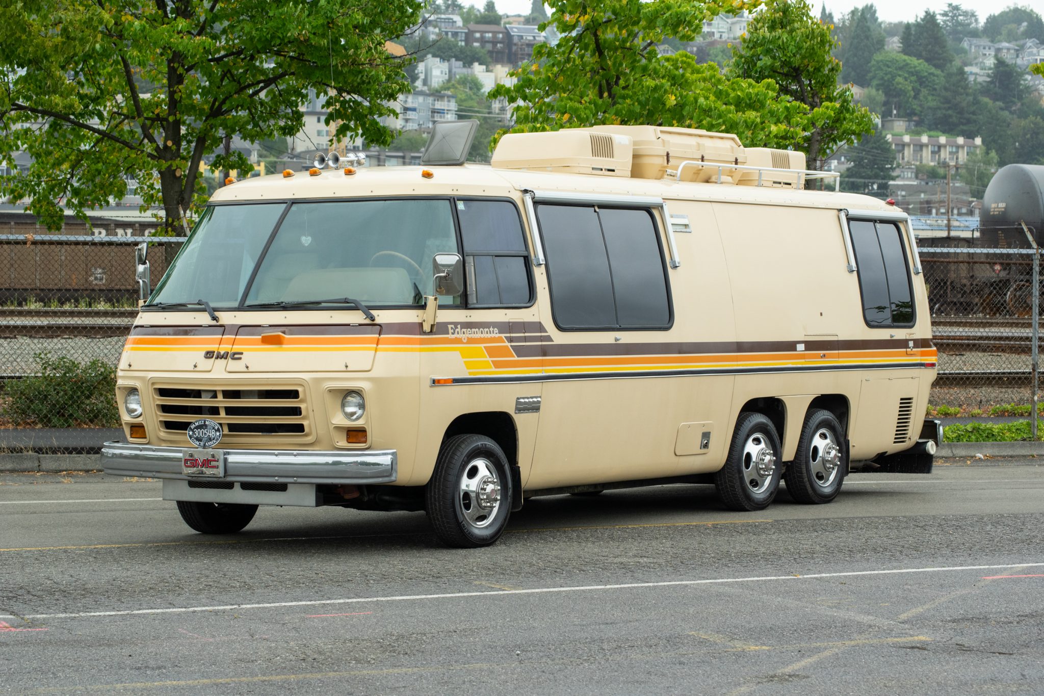 GMC Motorhome 1976 à vendre – Camping-car V8 à traction avant