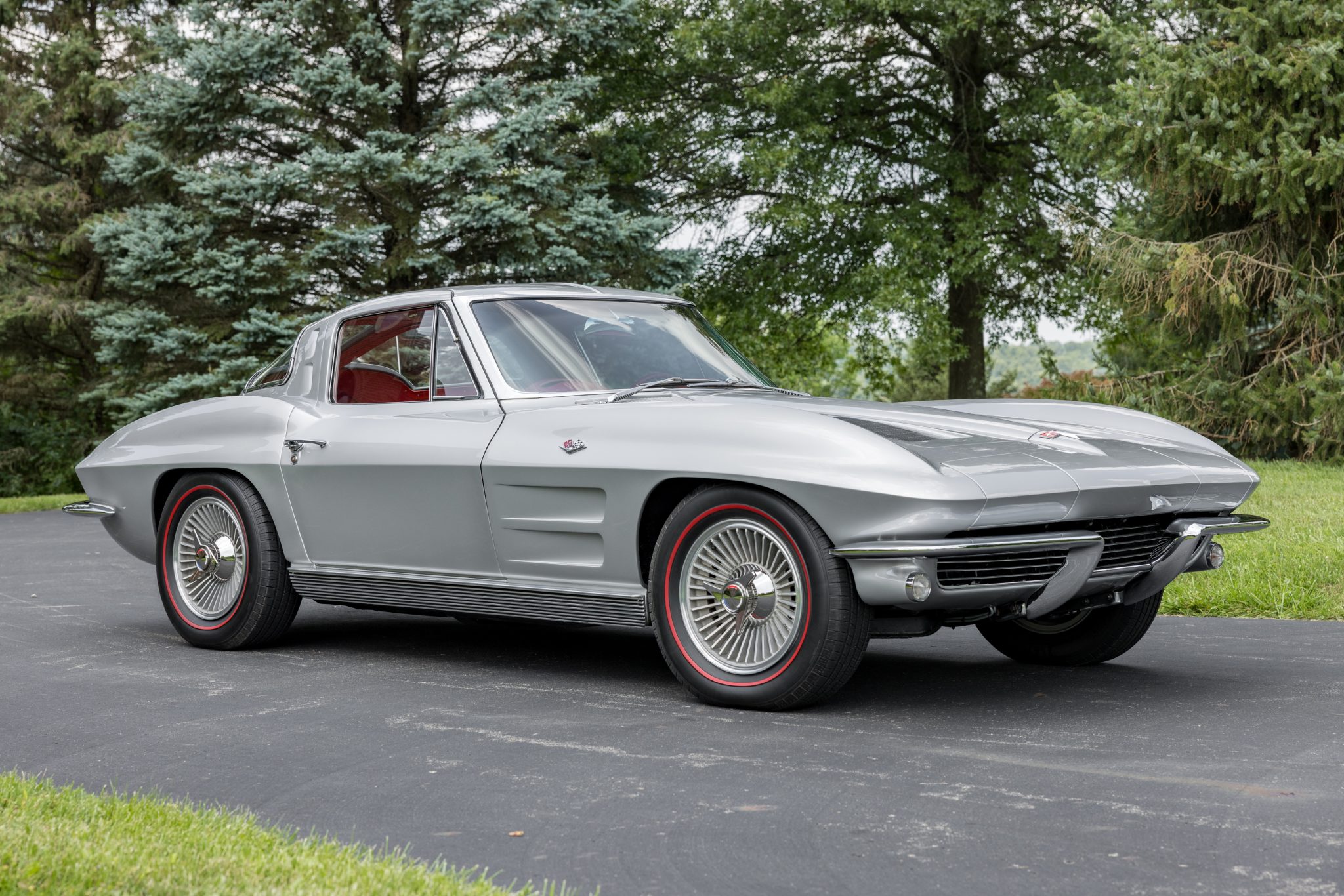 1963 Chevrolet Corvette C2 zu verkaufen – Sebring-Silver-Split-Window-Coupé mit 327ci-V8