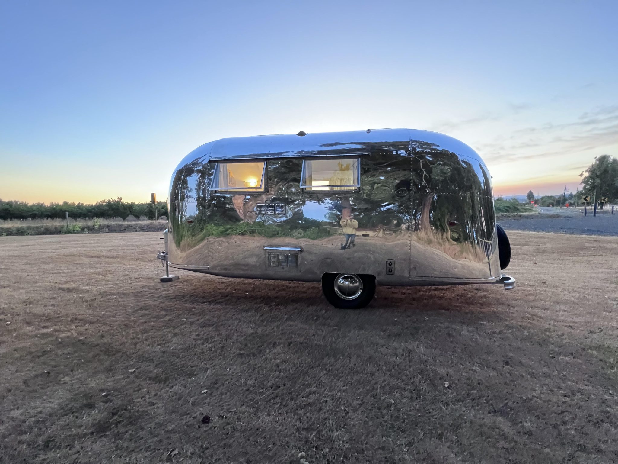 Parts and Automobilia – Trailers 1962 à vendre – Caravane en aluminium poli à essieu simple