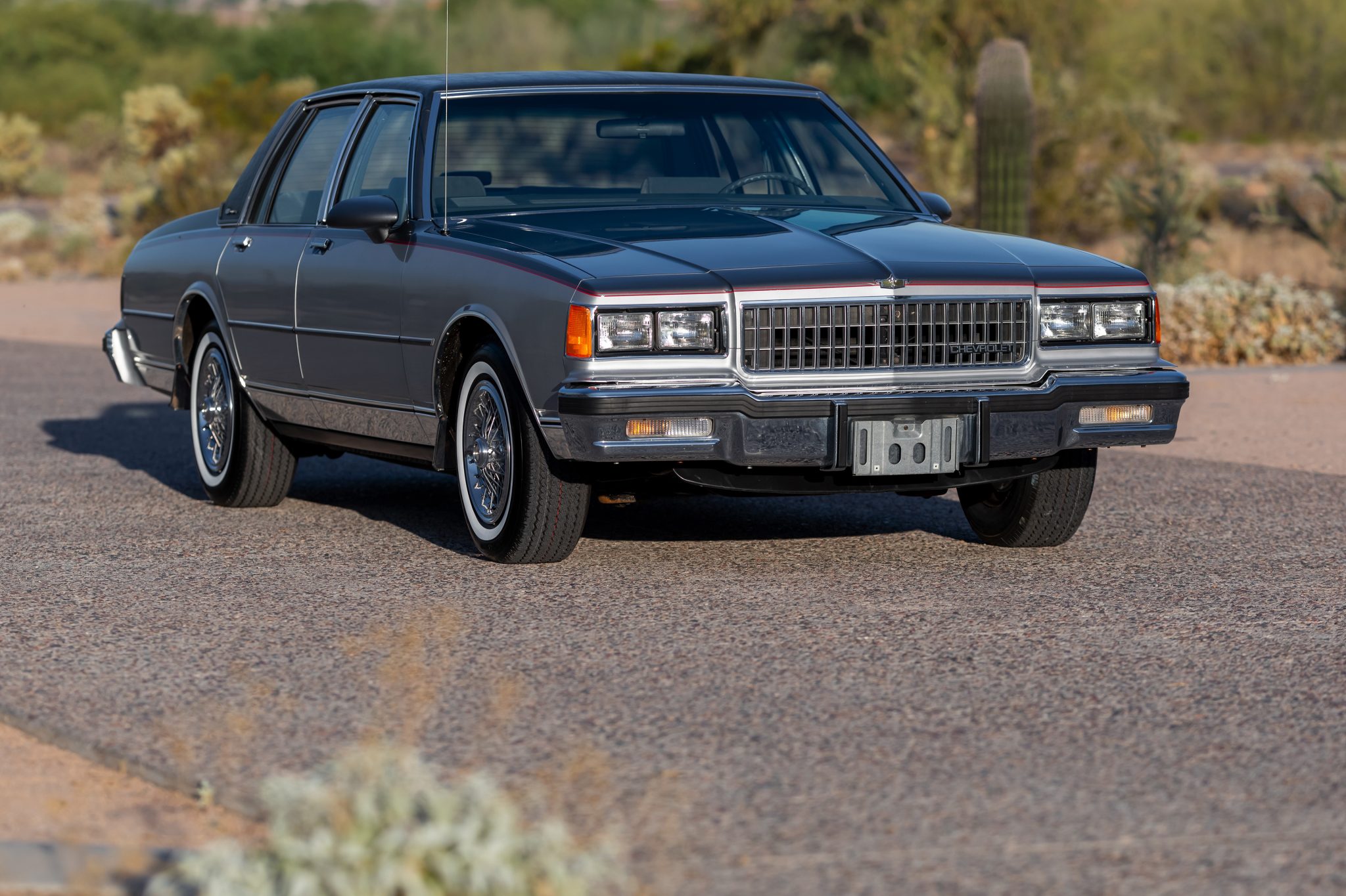 1986 Chevrolet Caprice zu verkaufen – Zweifarbige 5,0-Liter-V8-Luxuslimousine