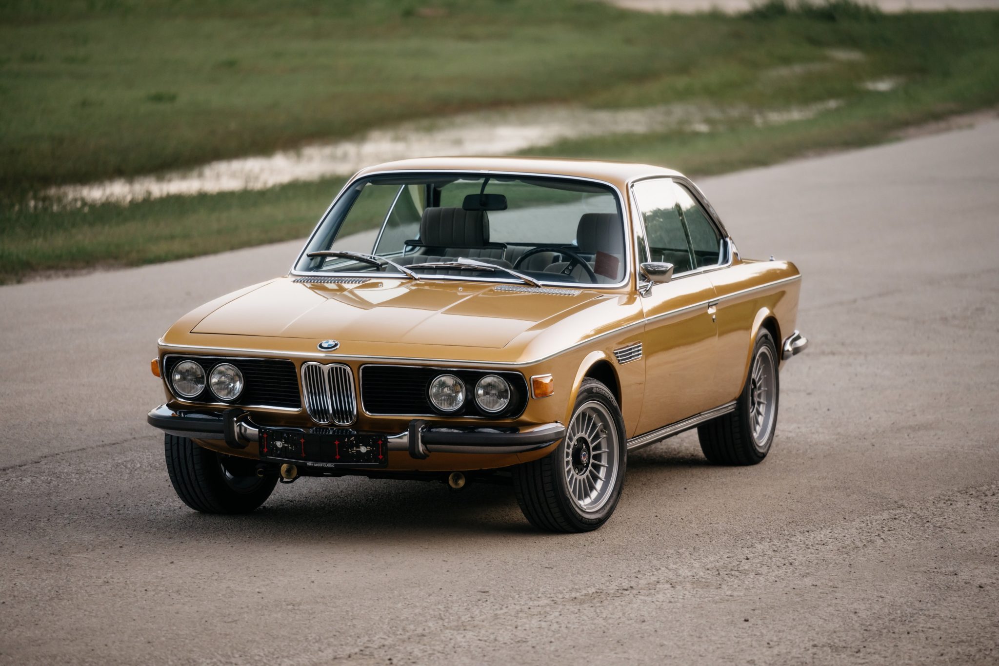 BMW E9 Coupé 1972 à vendre – Grand tourisme doré à six-cylindres 3,0 litres et boîte cinq rapports