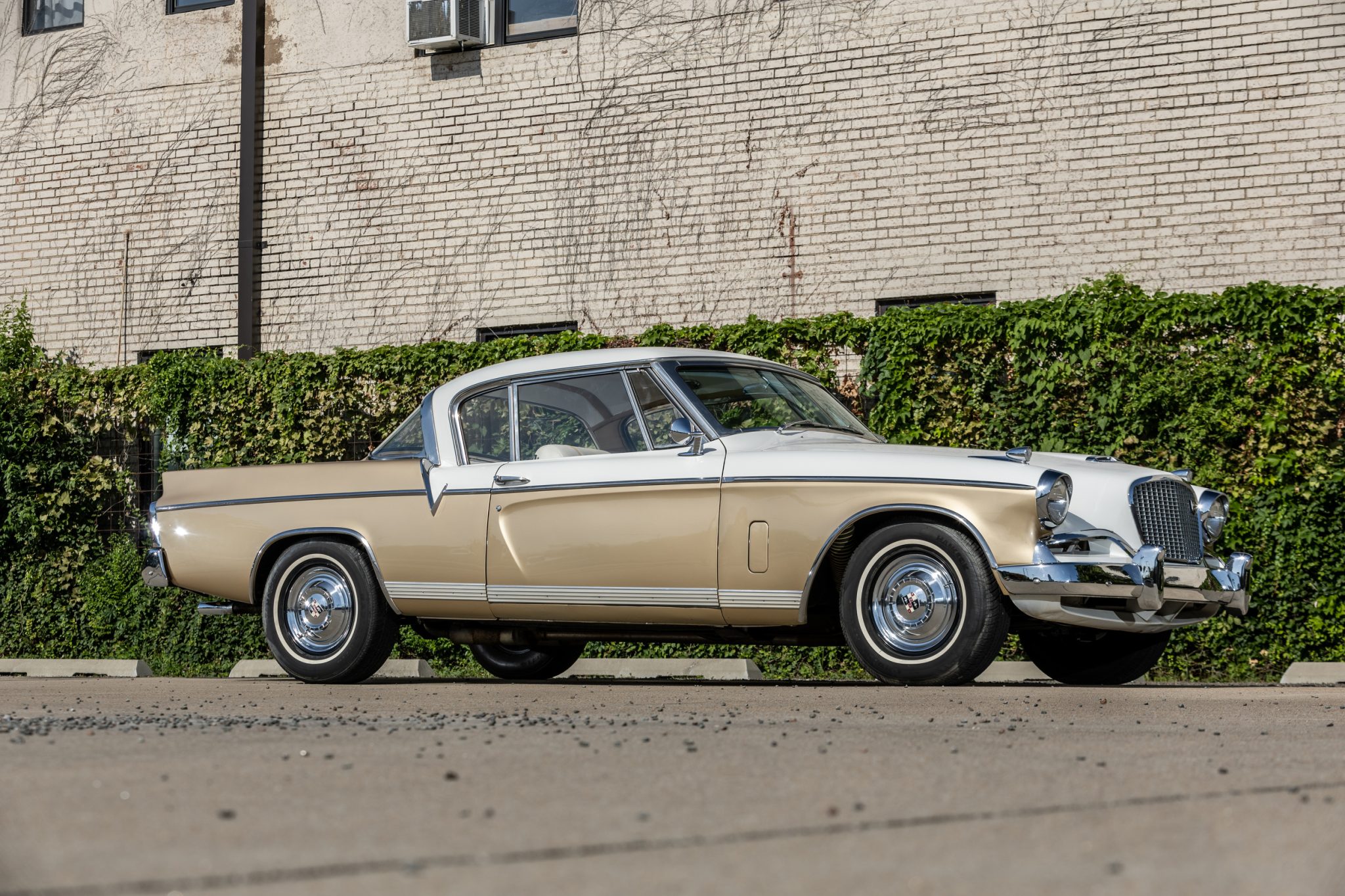 1956 Studebaker Hawk zu verkaufen – Gold-weißer Golden Hawk mit 352ci-V8