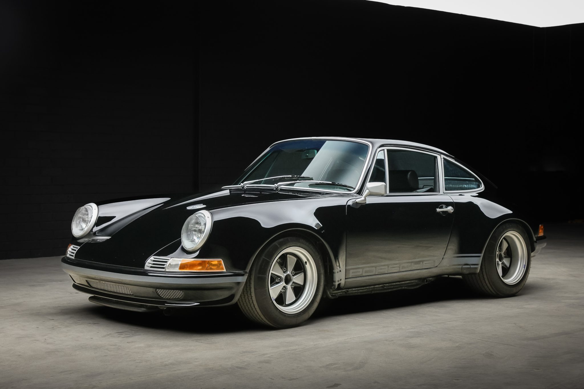 Porsche 911 Carrera 3.2 1985 à vendre – Coupé noir backdaté à boîte cinq rapports