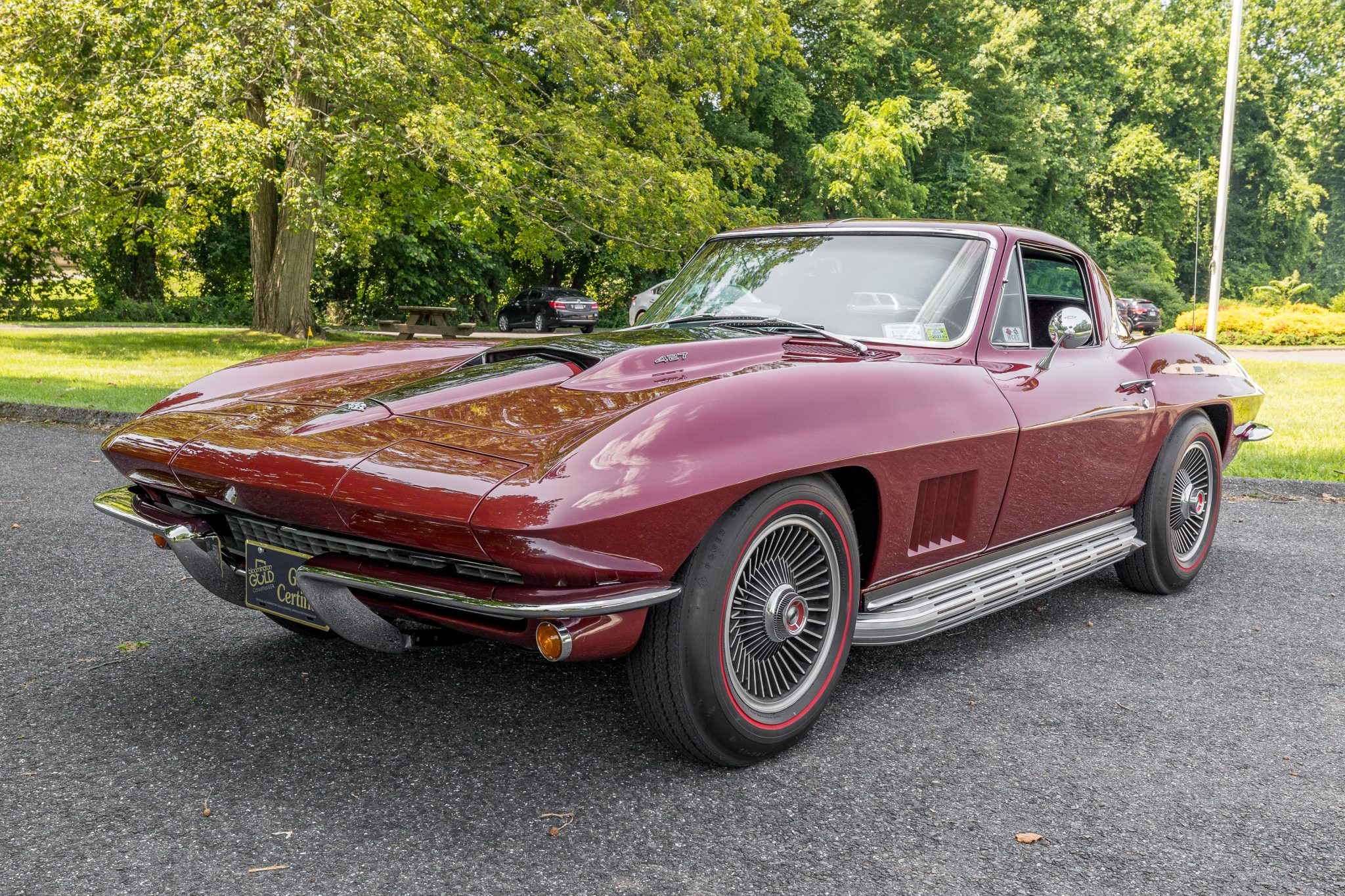 Chevrolet Corvette C2 1967 à vendre – Coupé Marlboro Maroon à V8 L71 de 427ci