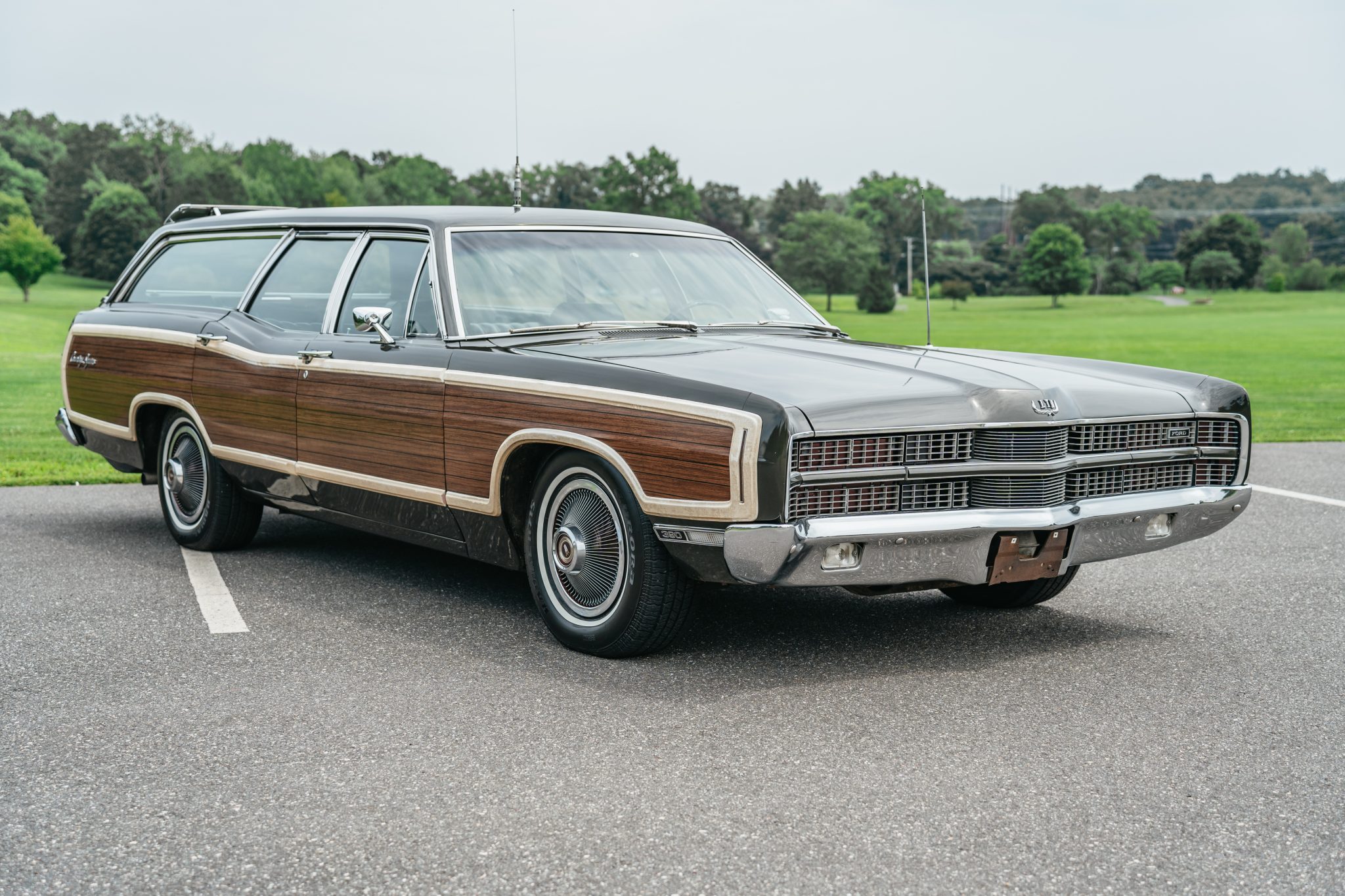 1969 Ford Country Squire for Sale – Black Jade 390ci V8 Station Wagon
