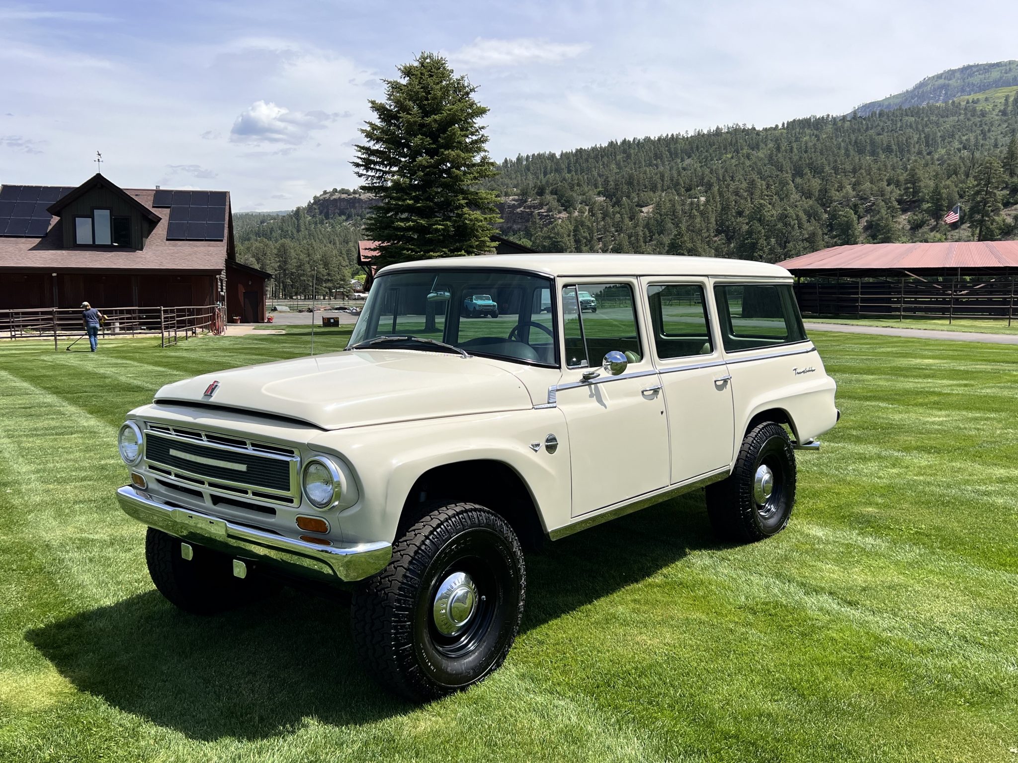 1966 International Harvester Travelall zu verkaufen – Beiger 345ci-V8-Geländewagen mit Handschaltung