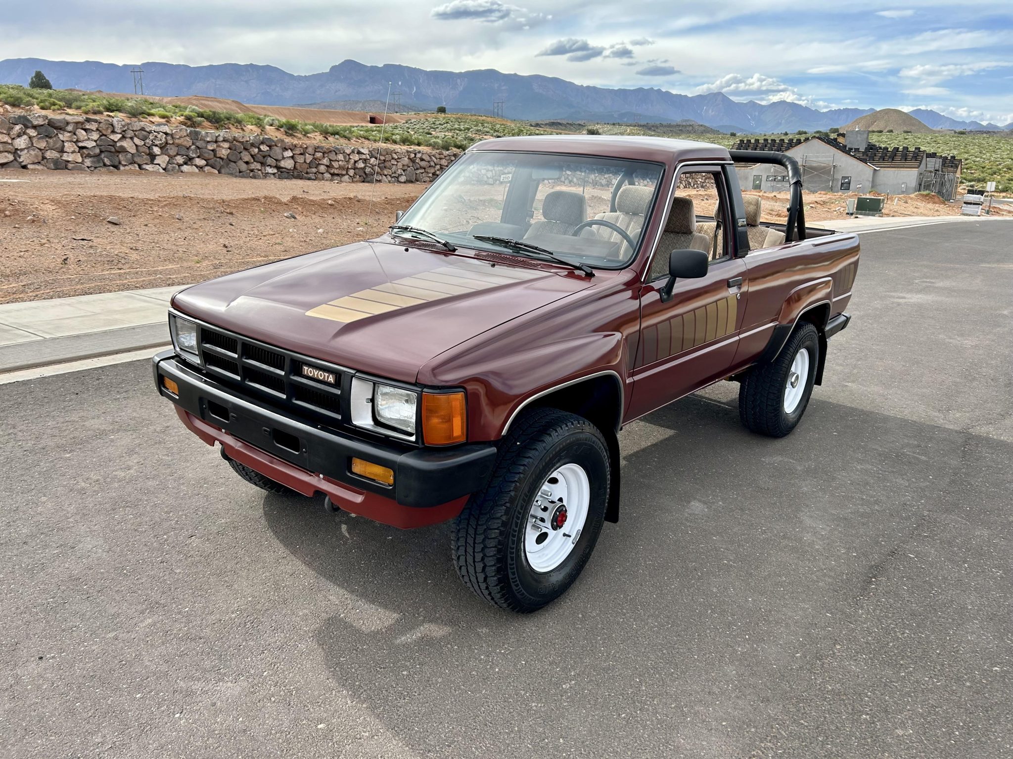 Toyota 4Runner (N60) 1984 à vendre – 4x4 rouge foncé à moteur 22R