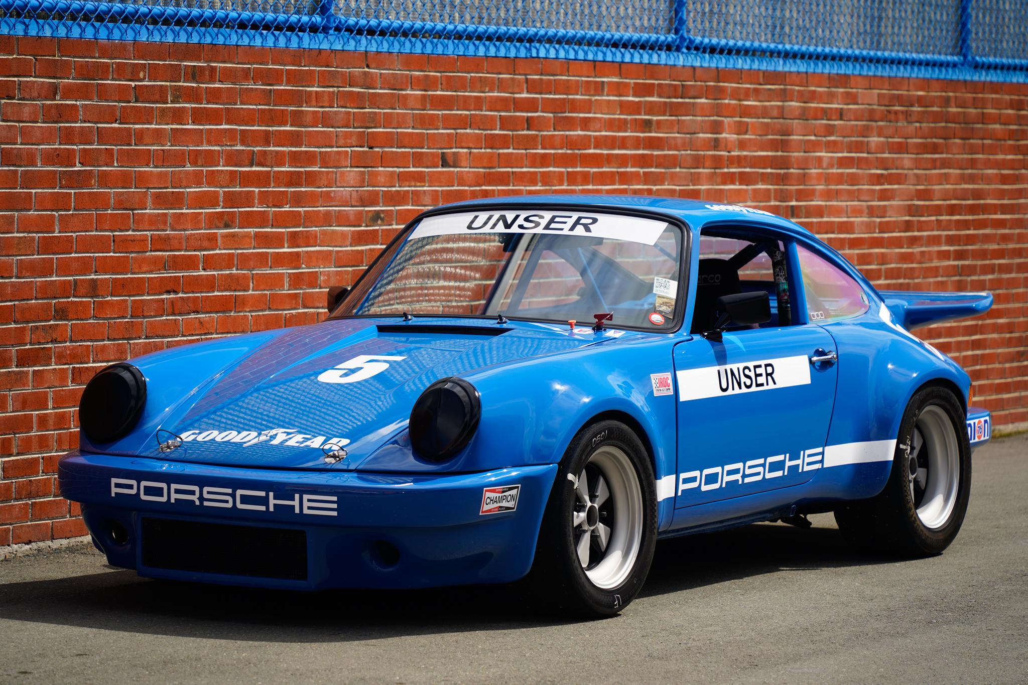 Porsche 911 1974-1977 de 1975 à vendre – Voiture de course bleue aux couleurs Bobby Unser