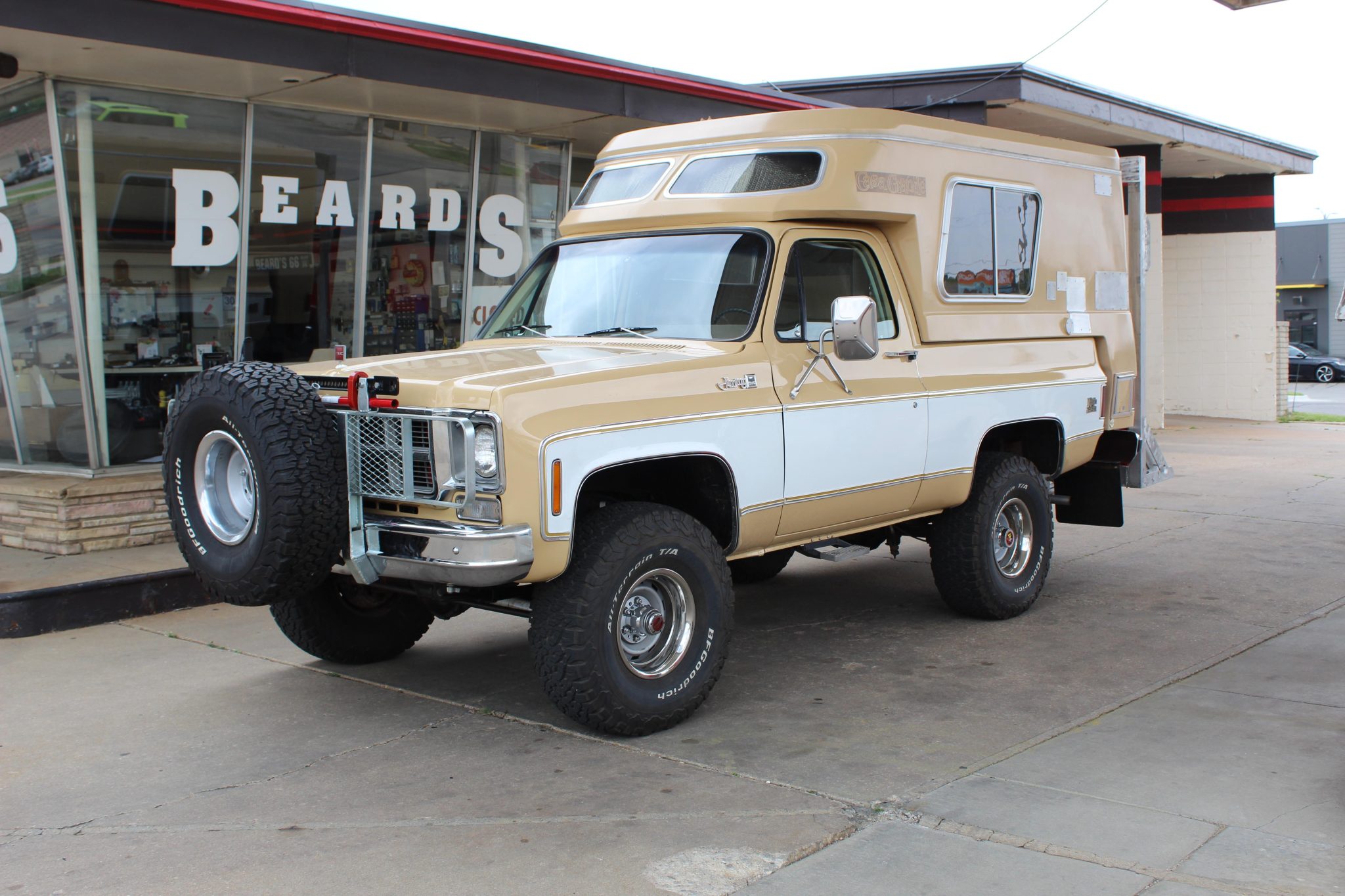 1977 GMC Jimmy (1973-1991) for Sale – Lifted Tan and White 350ci V8 4x4