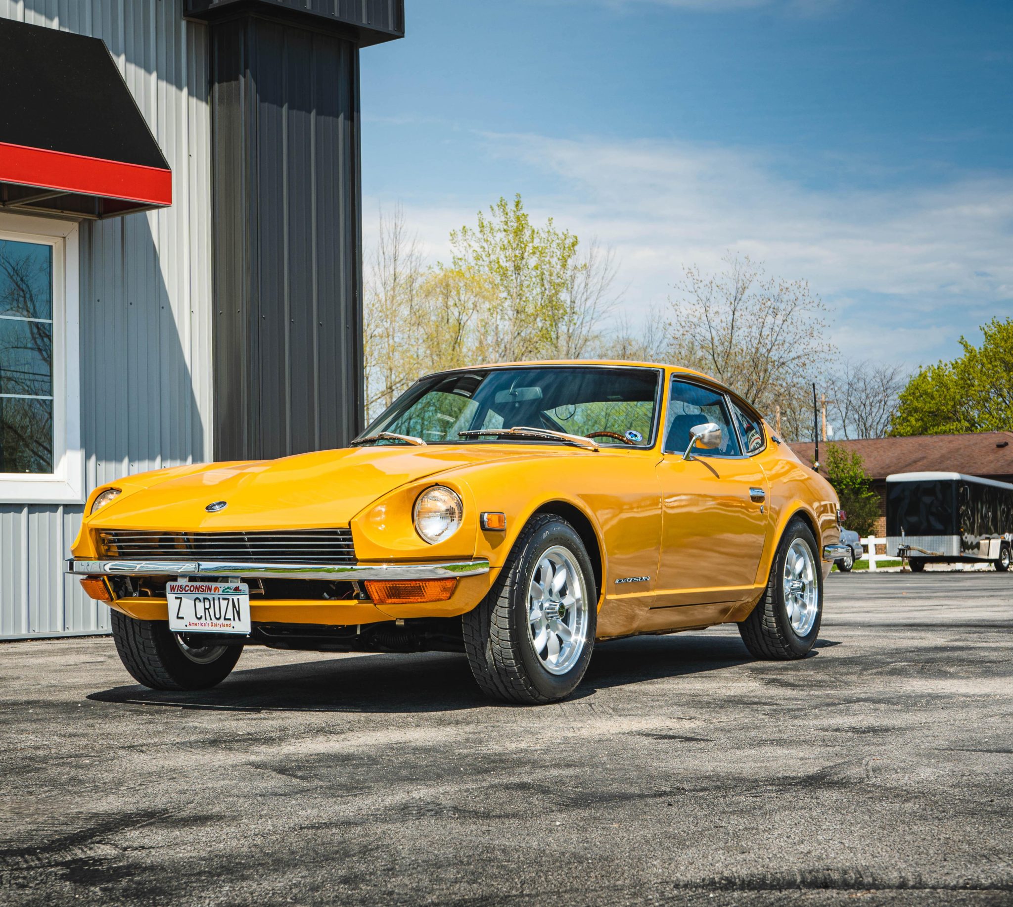 1970 Datsun 240Z for Sale – Safari Gold 2.4-Liter Manual Sports Coupe