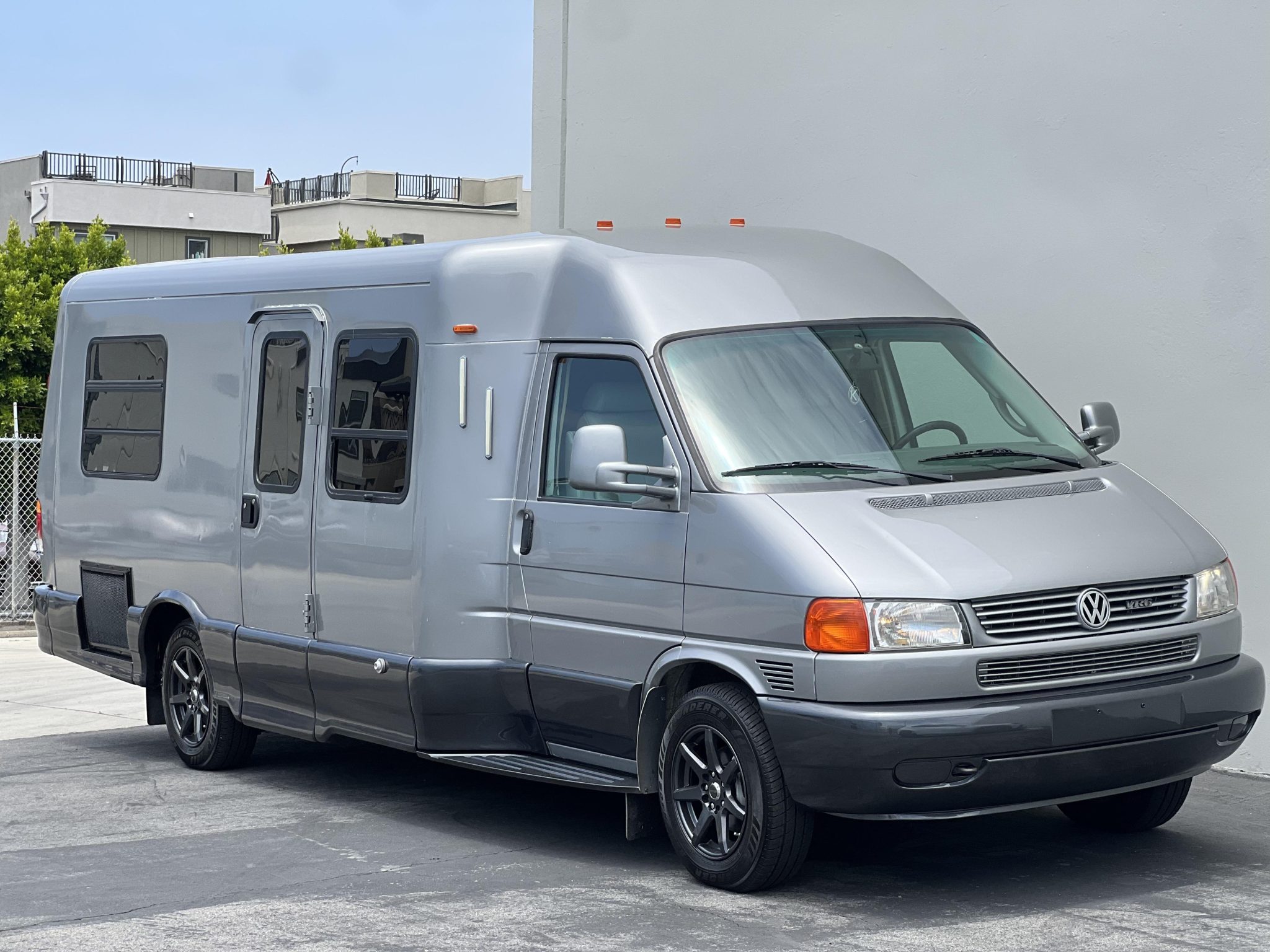 1999 Volkswagen EuroVan zu verkaufen – Zweifarbiger VR6-Camper mit Küchenzeile