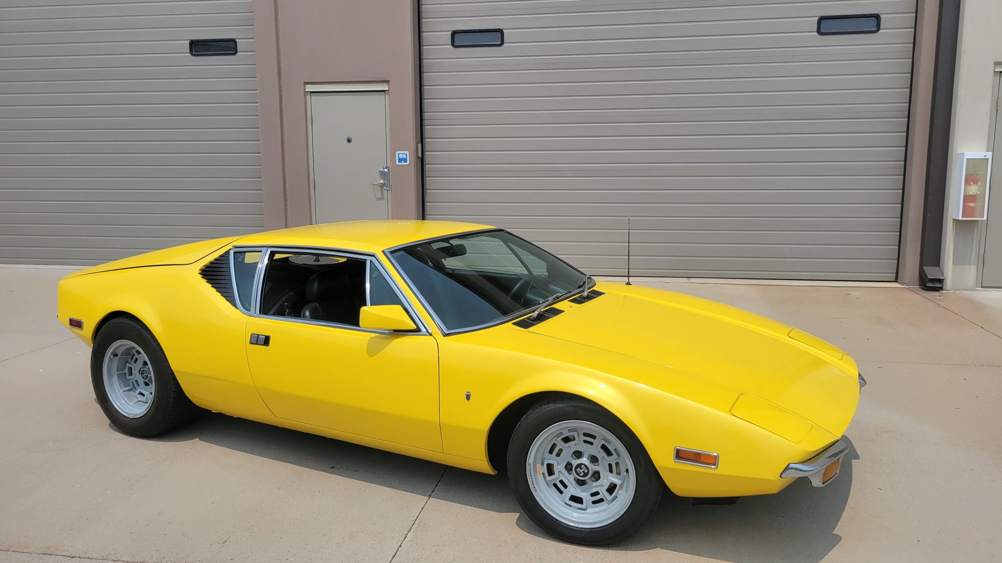 DeTomaso Pantera 1972 à vendre – Coupé jaune à V8 Cleveland 351ci