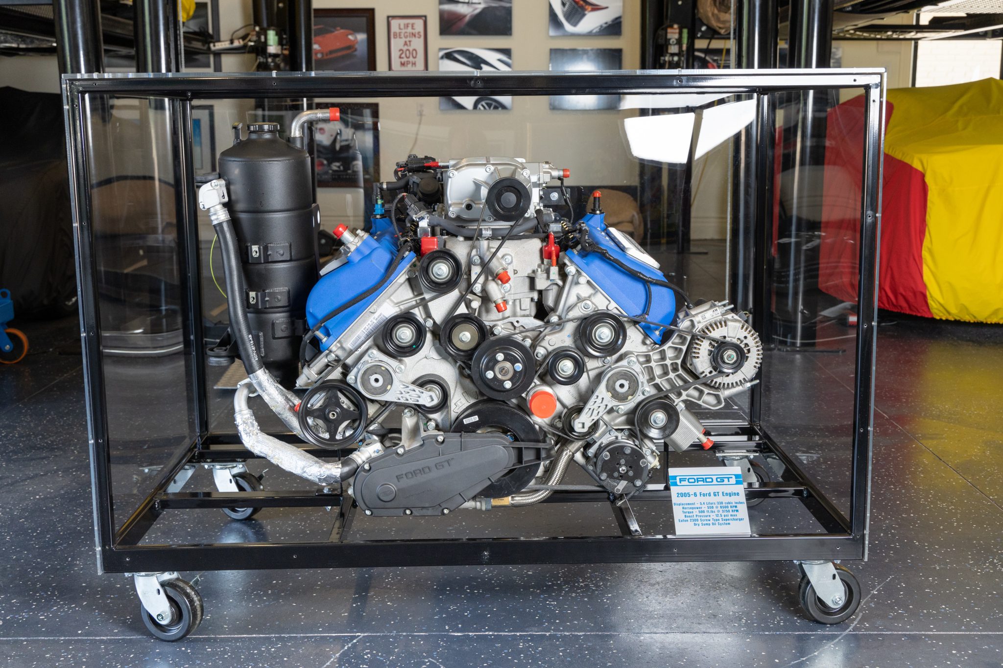 Moteur Ford GT de première génération à vendre – V8 5,4 litres suralimenté sur présentoir