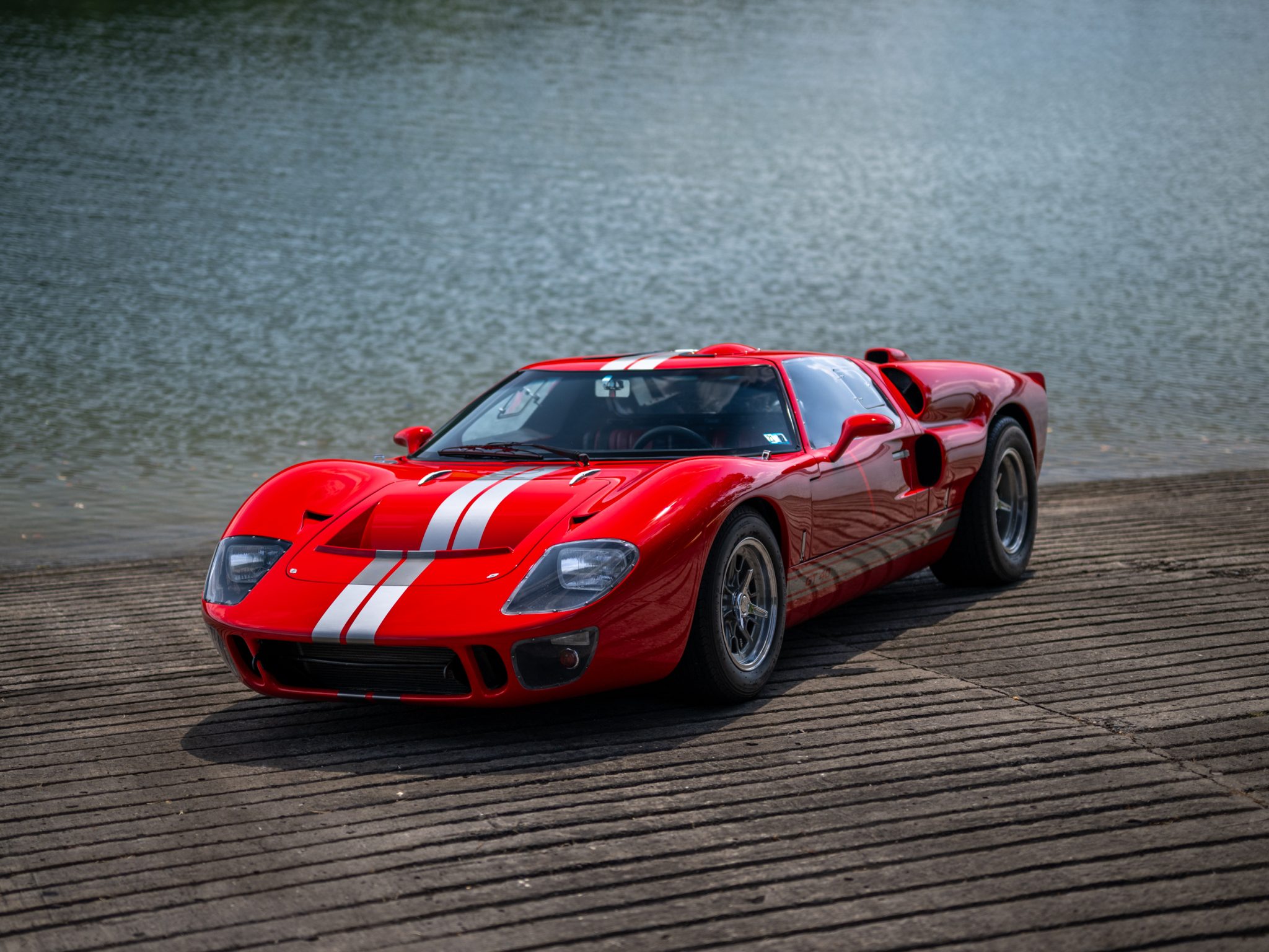 Superformance GT40 MkII à moteur 427 à vendre – Coupé rouge V8 à cinq rapports