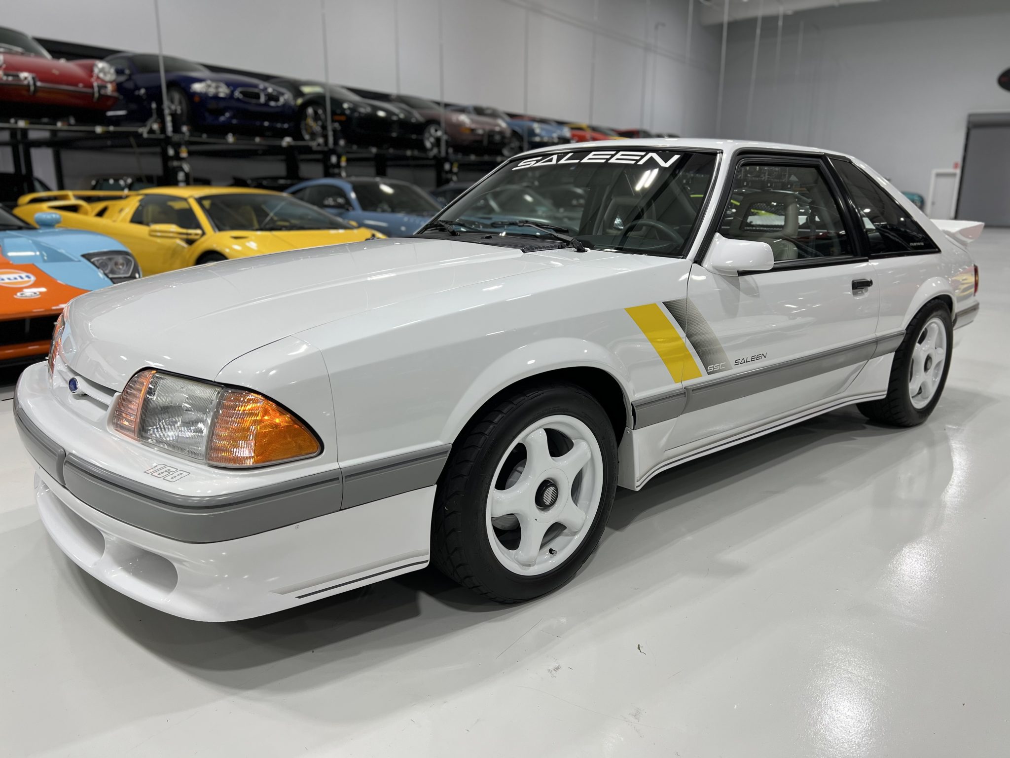 Ford Mustang Fox-Body 1989 à vendre – Saleen SSC blanche à V8 et boîte cinq rapports