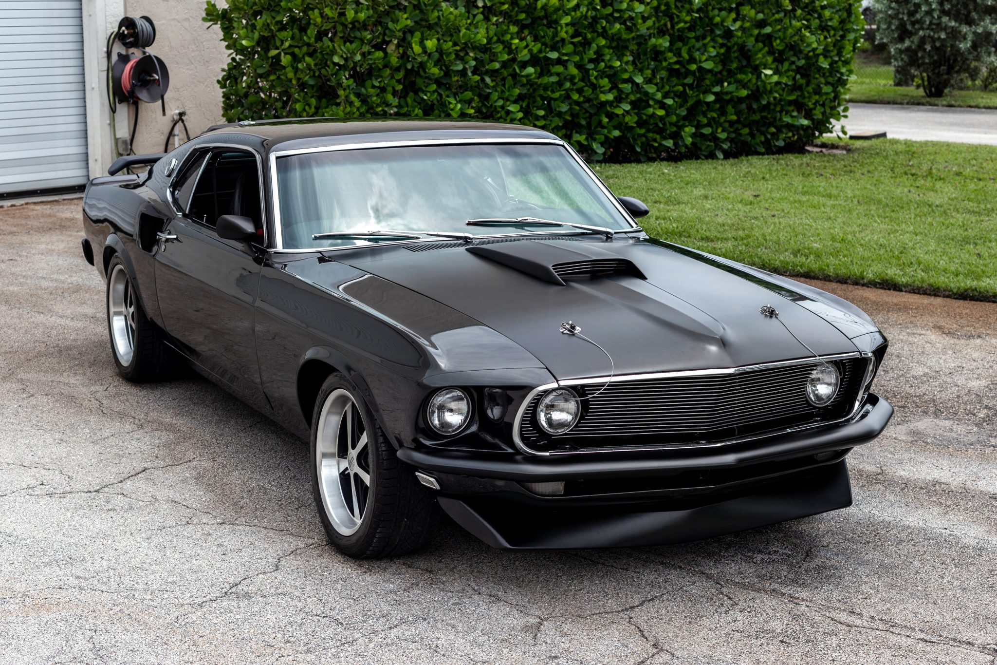 1969 Ford Mustang 1969-1973 for Sale – Shadow Gray 351 V8 Restomod