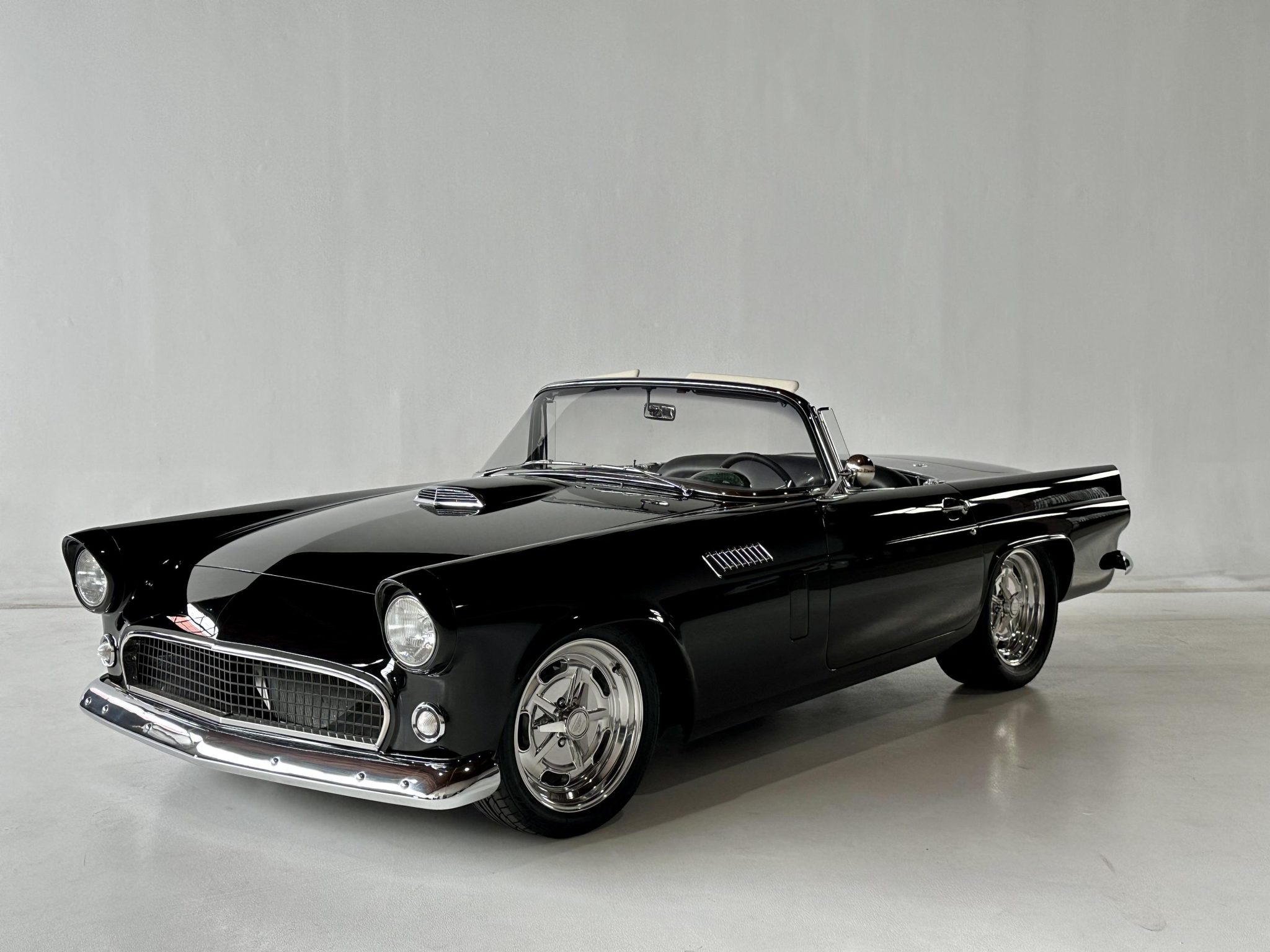 Ford Thunderbird 1956 (1955-1957) à vendre – Restomod Raven Black à V8 Coyote