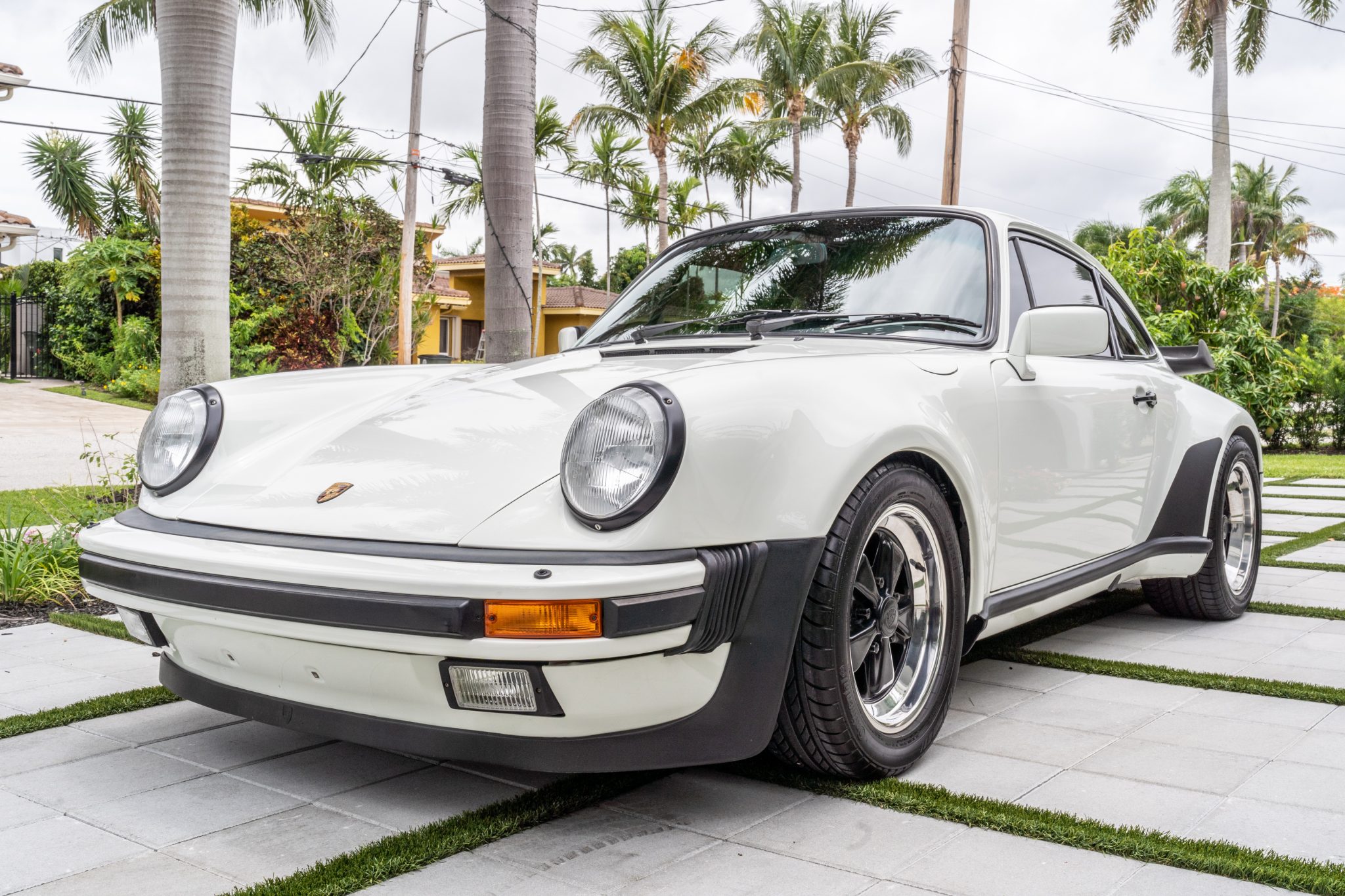 1986 Porsche 930 Turbo for Sale – Grand Prix White Air-Cooled Turbo Icon