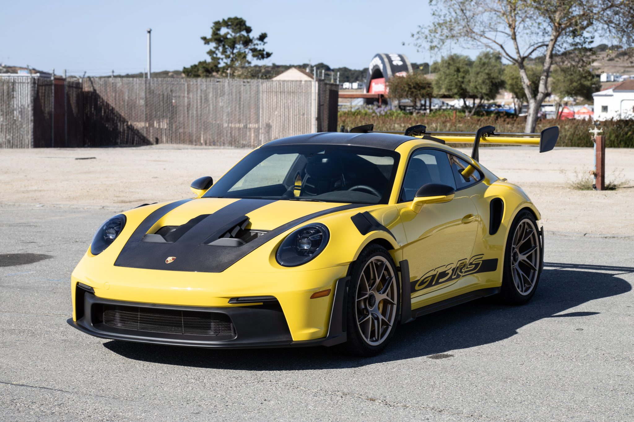 2023 Porsche 992 GT3 zu verkaufen – Racing Yellow Weissach mit PDK
