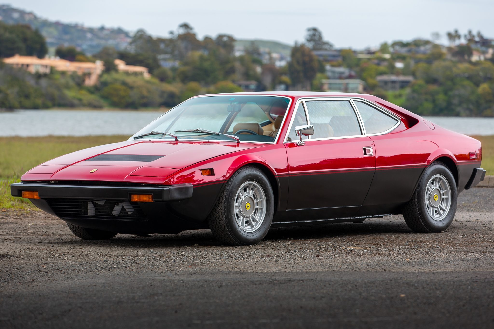 1975 Ferrari 308 GT4 zu verkaufen – Rot-Schwarzes V8 Coupe mit Handschaltung