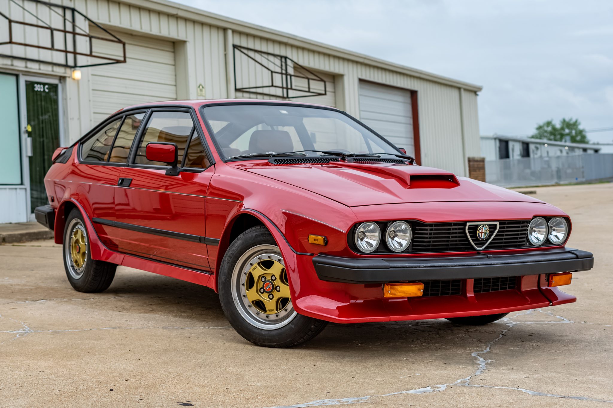 1985 Alfa Romeo GTV6 zu verkaufen – Red Callaway Biturbo mit Fünfgang