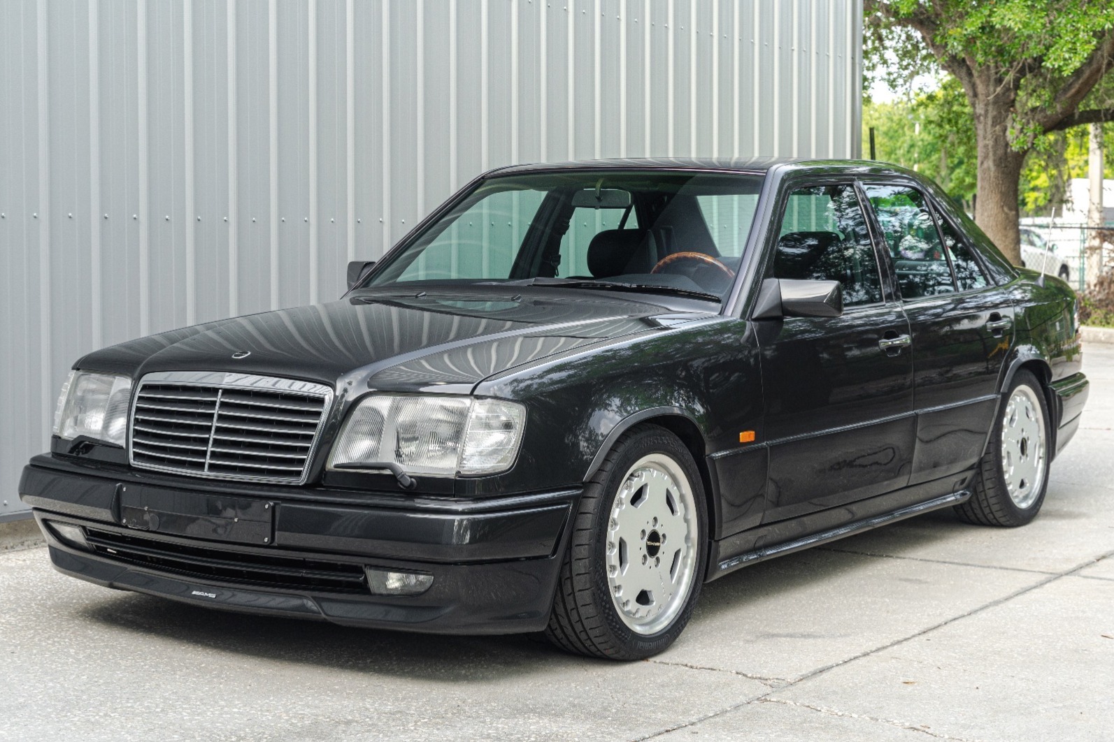1994 Mercedes-Benz W124 E-Class zu verkaufen – Metallic Black AMG-V8 Limousine