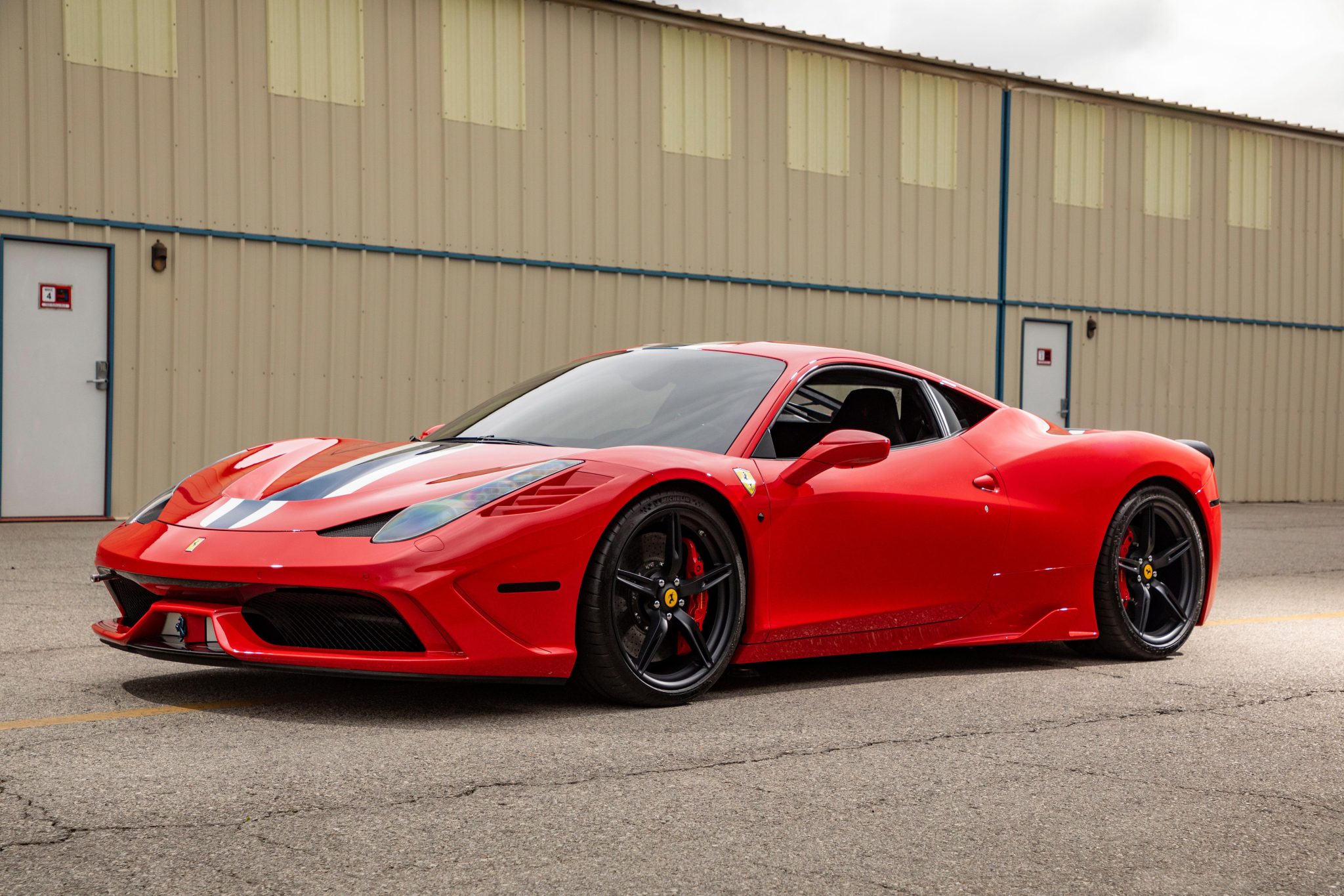 2015 Ferrari 458 zu verkaufen – Corsa Red mit NART-Streifen und V8