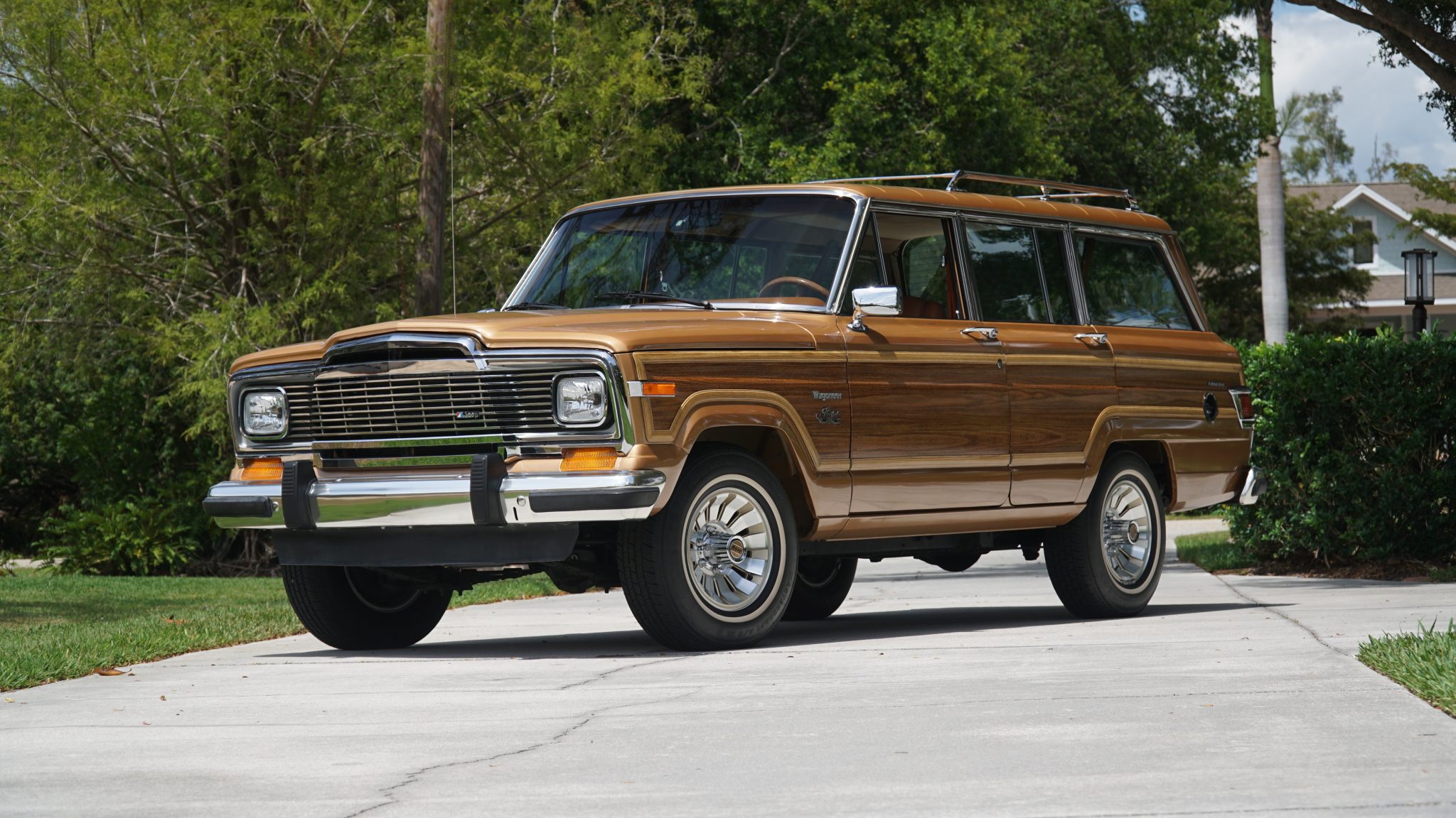 1983 Jeep SJ Wagoneer for Sale – Topaz Gold V8 Classic 4x4