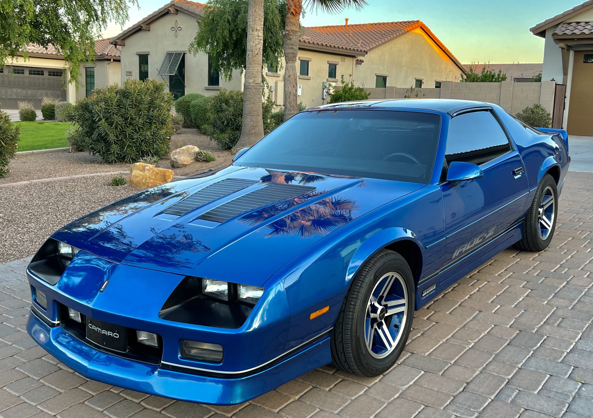 1986 Chevrolet Camaro 3rd Generation 1982-1992 zu verkaufen – Bright Blue Metallic IROC V8