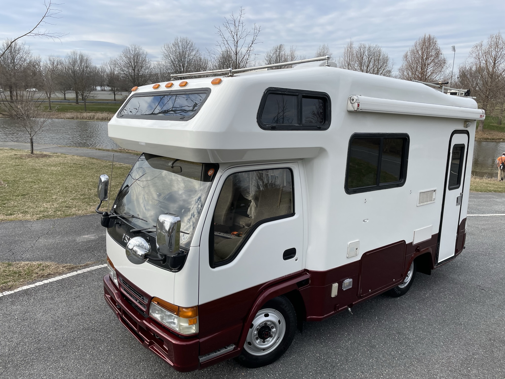 1997 Isuzu Elf à vendre – Camping-car diesel 4x4 White & Maroon