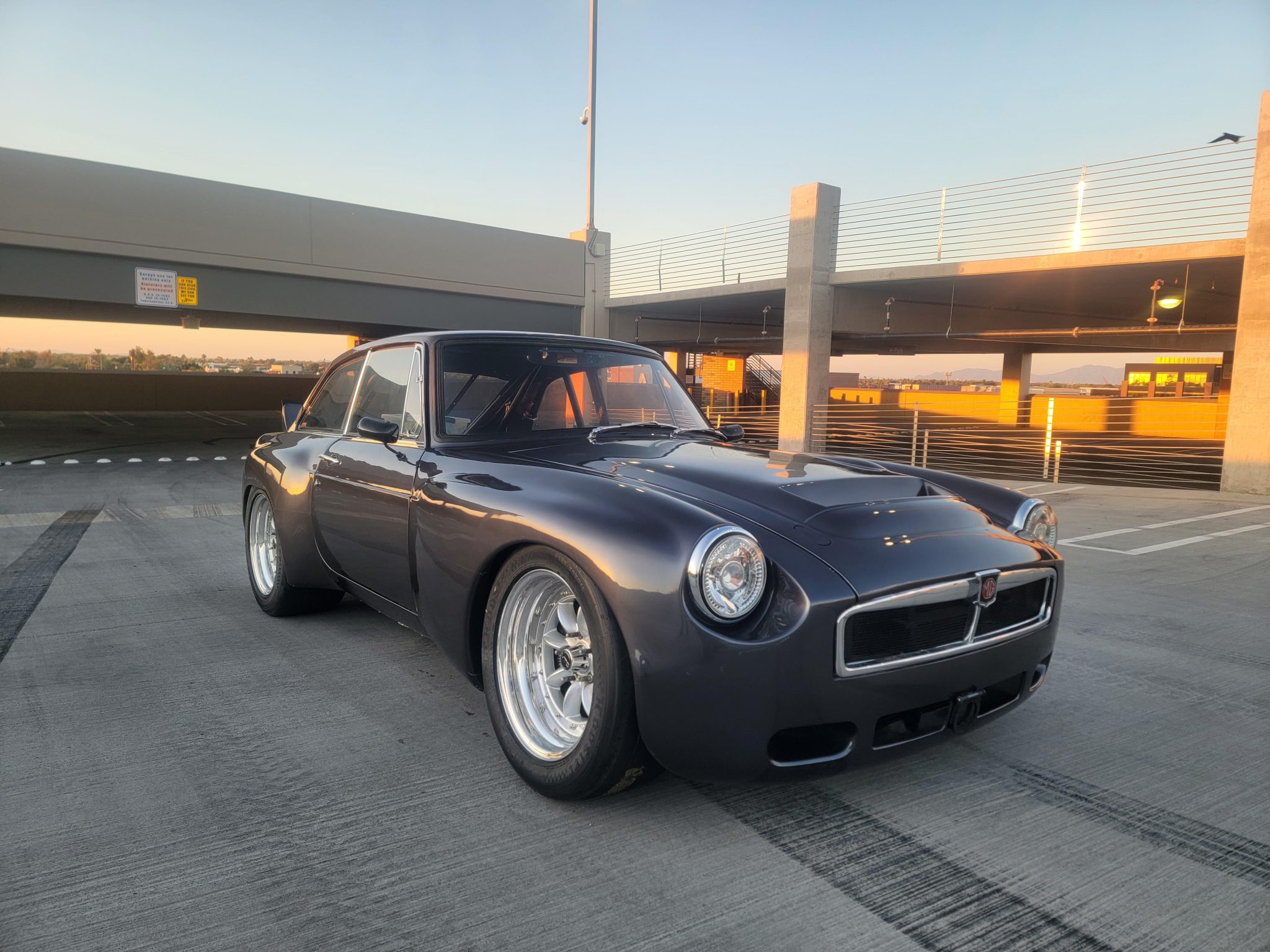 1968 MG B zu verkaufen – Metallic Gray 347ci Ford V8 mit Fünfgang