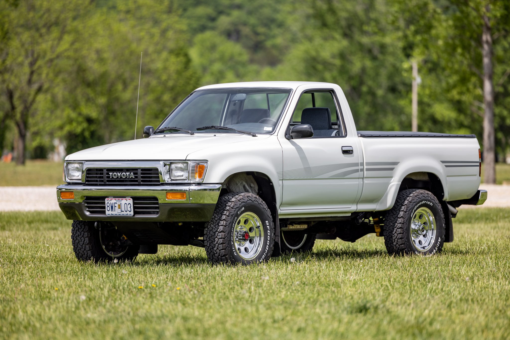 1991 Toyota Pickup (N80/90/100/110 1989-1997) à vendre – 4x4 Glacier White à boîte cinq rapports