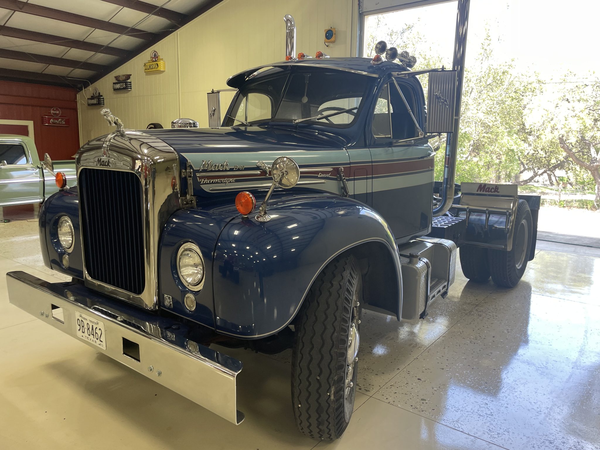 1963 Mack B61 T à vendre – Camion Blue Thermodyne diesel à boîte cinq-et-deux