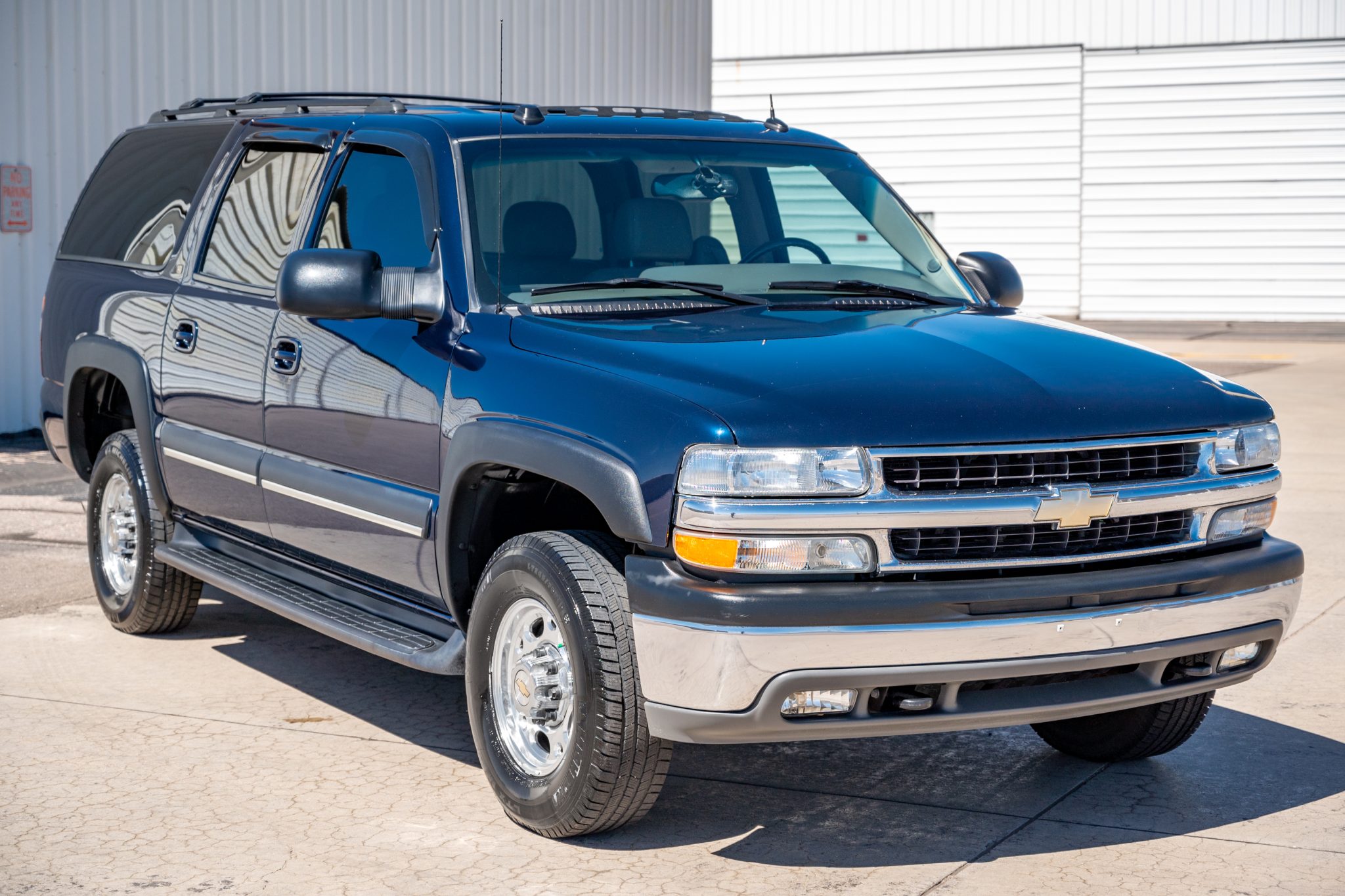 2004 Chevrolet Suburban (GMT800 2000-2006) à vendre – V8 8,1 litres Dark Blue en 4x4