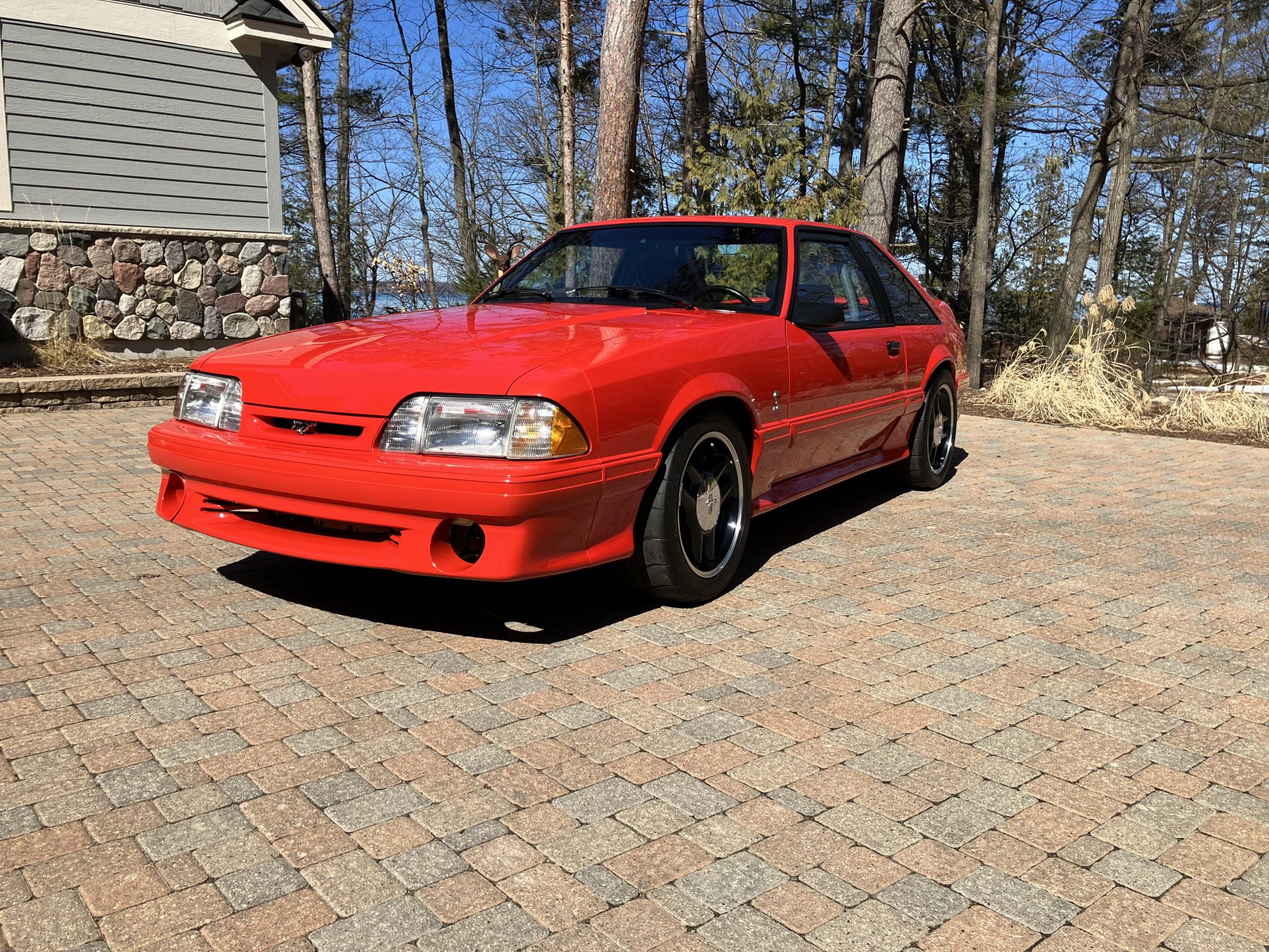 1993 Ford Fox-Body Mustang zu verkaufen – Vibrant Red R Competition V8 mit Fünfgang